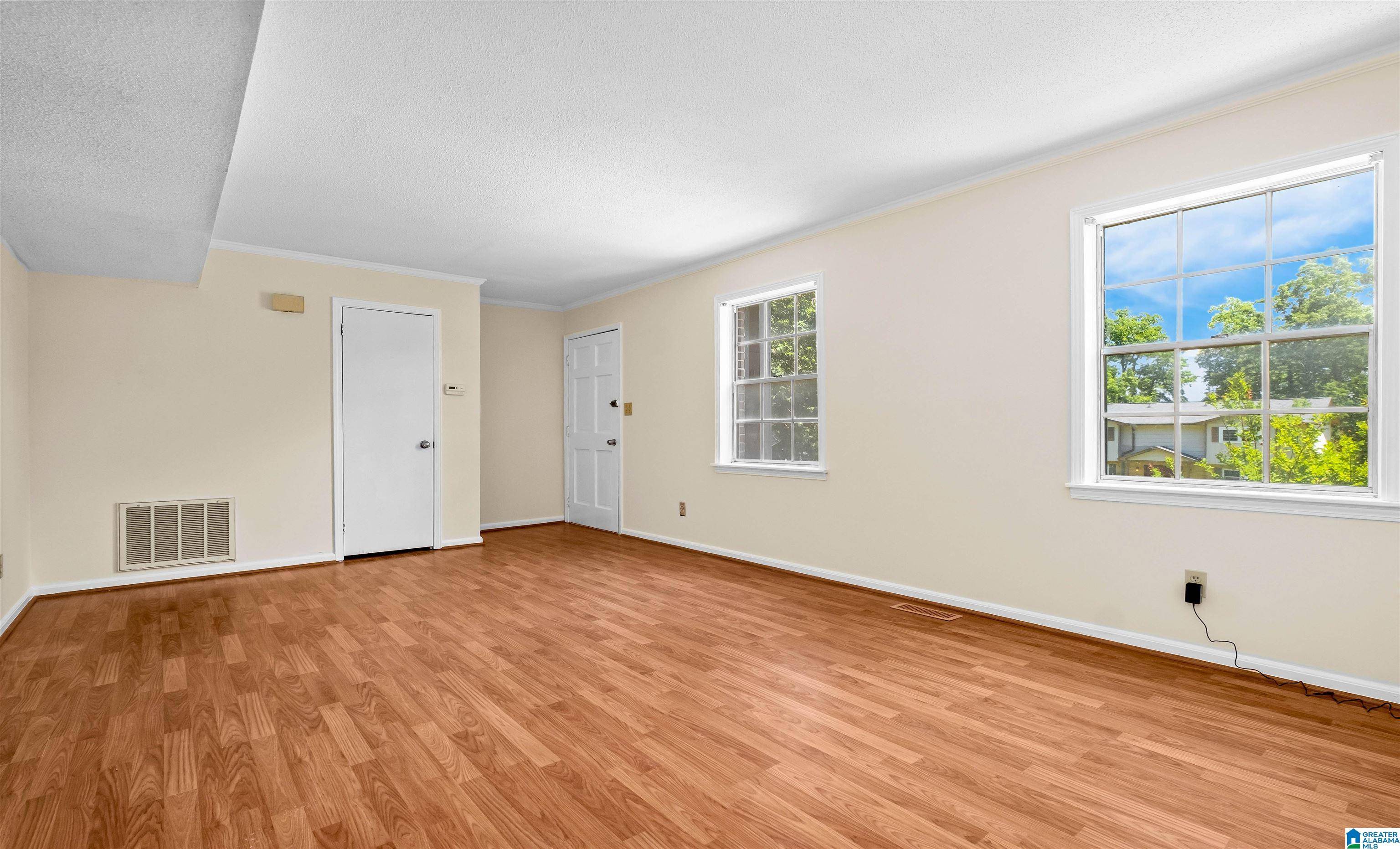 Vestavia Hills, AL 35226,832 LINBARD LANE
