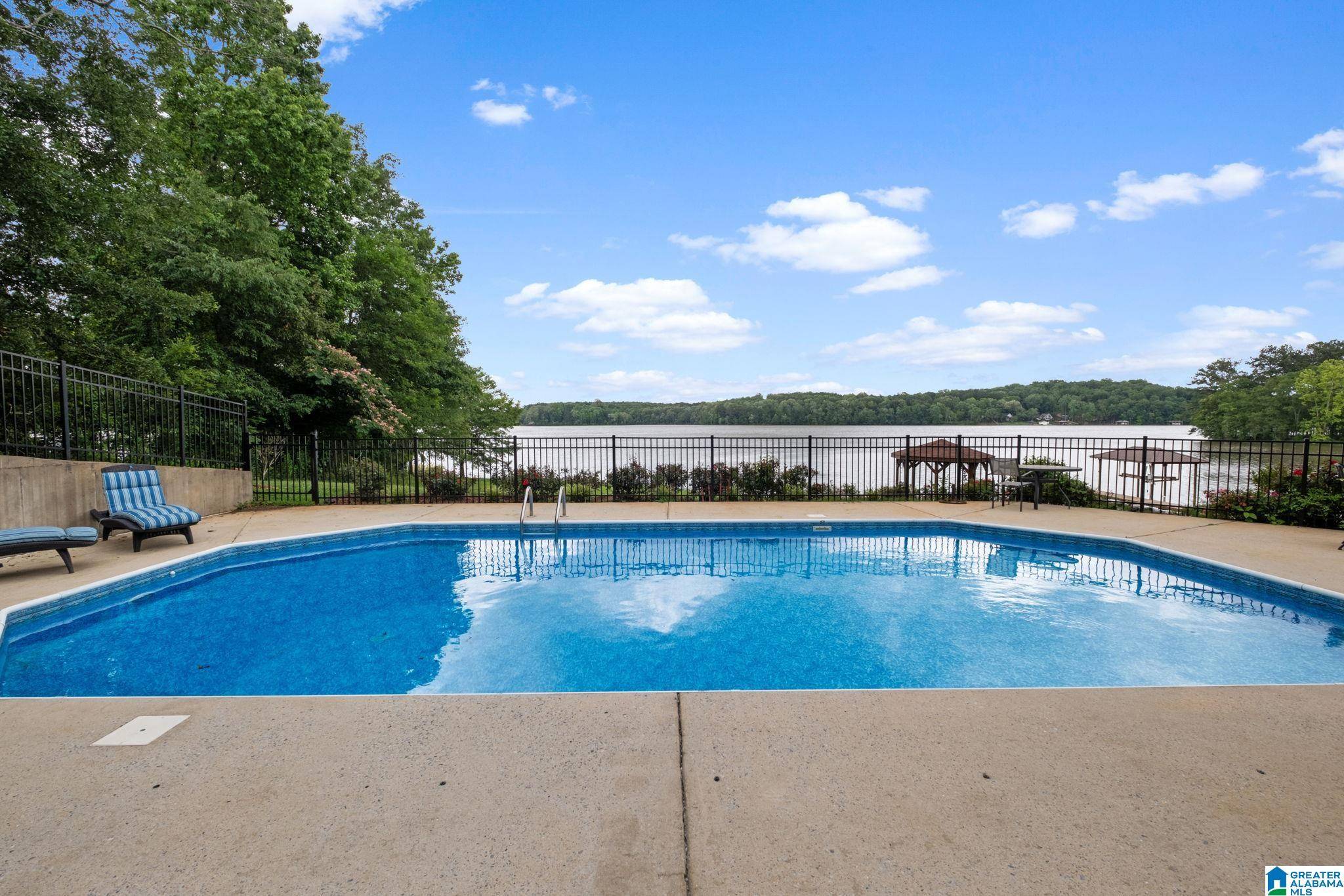 Pell City, AL 35128,332 DRIFTWOOD POINT ROAD