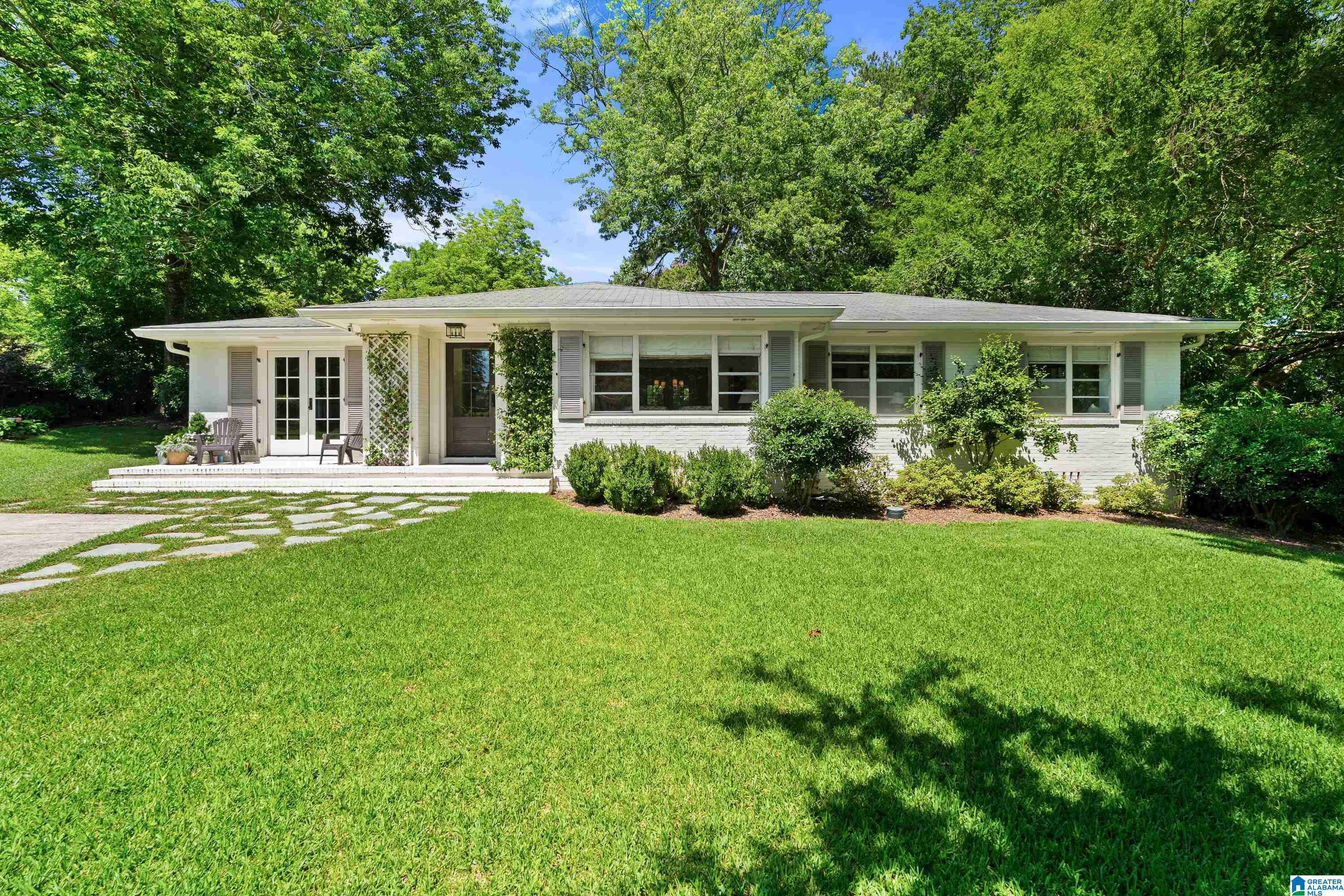 Vestavia Hills, AL 35216,2121 VESTAVIEW CIRCLE