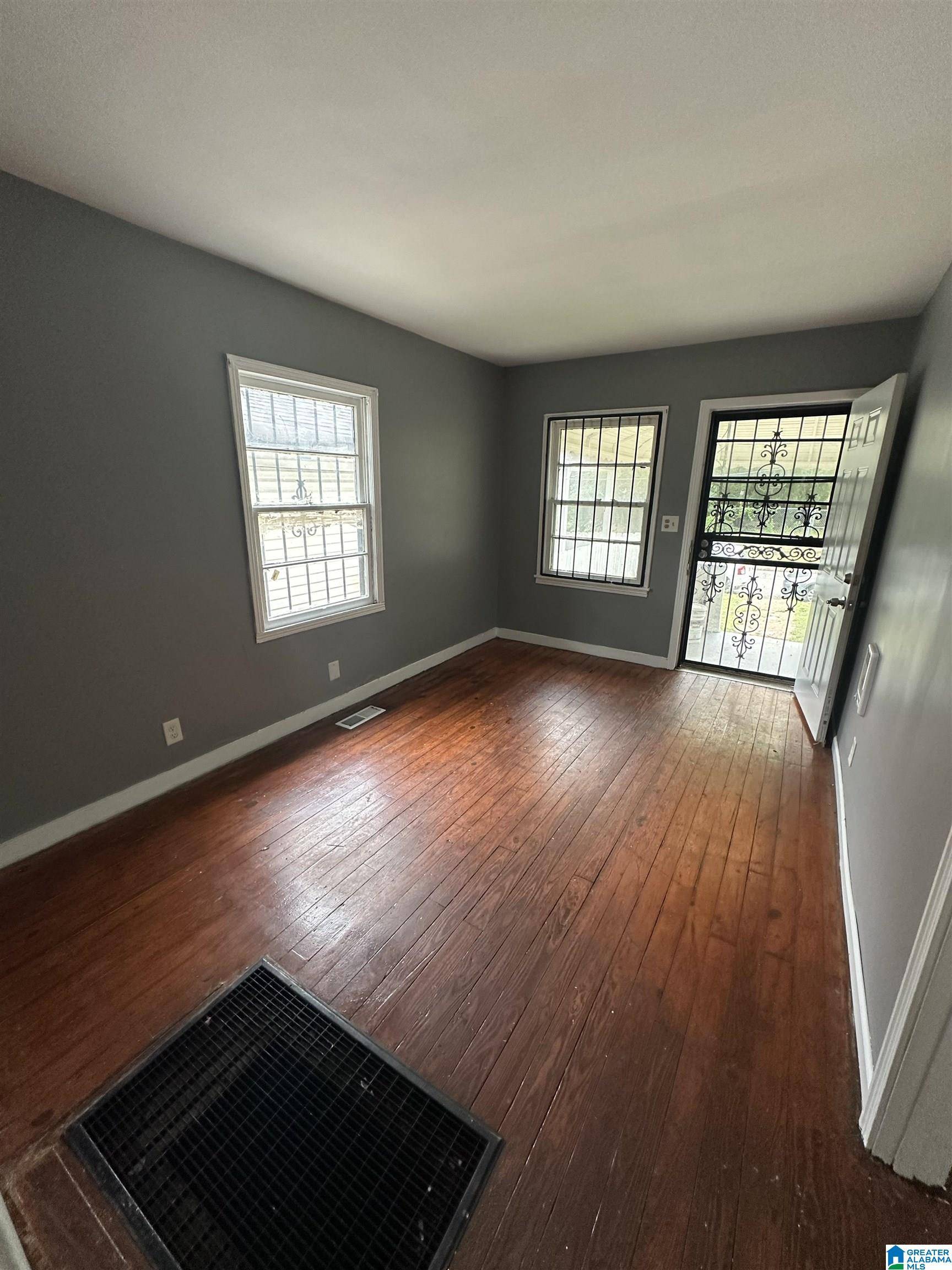 Birmingham, AL 35211,118 3RD AVENUE SW