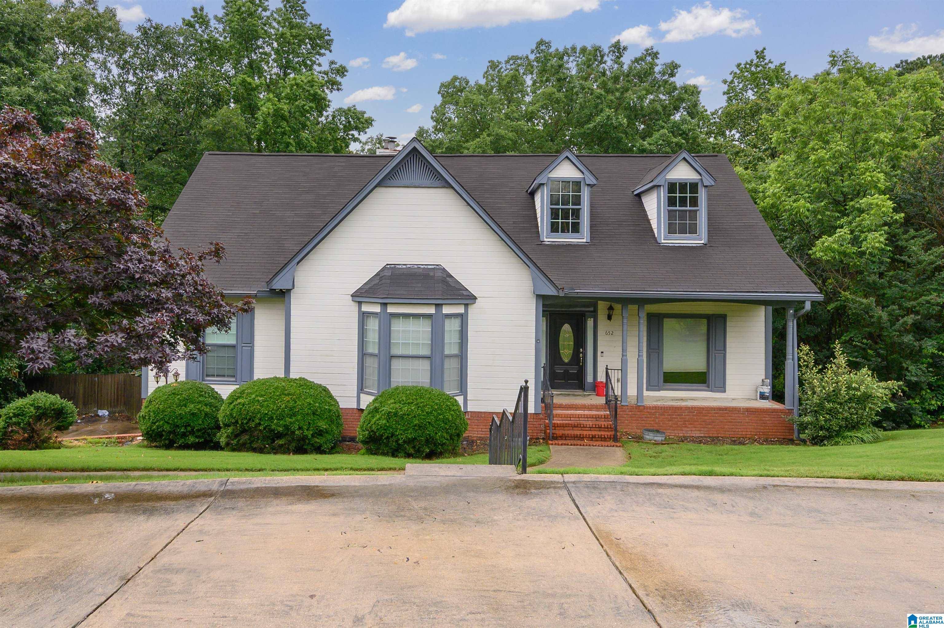 Trussville, AL 35173,652 OAK DRIVE E