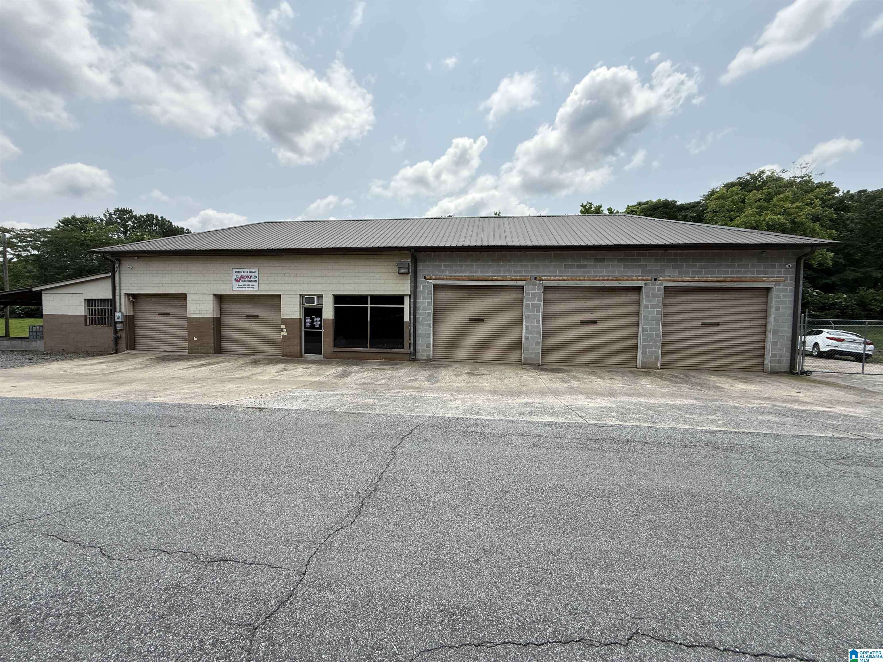 Dora, AL 35062,69 RAILROAD AVENUE