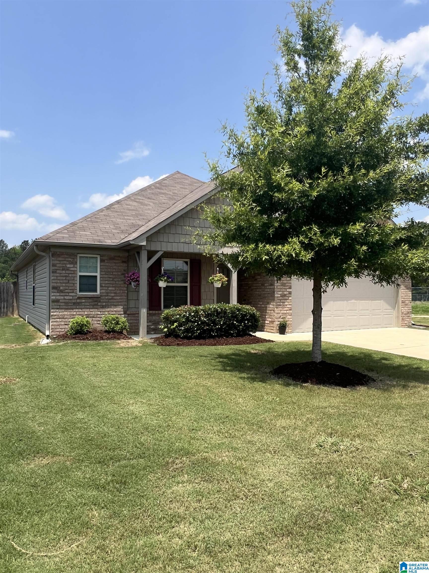 Pell City, AL 35125,528 DEERWOOD DRIVE