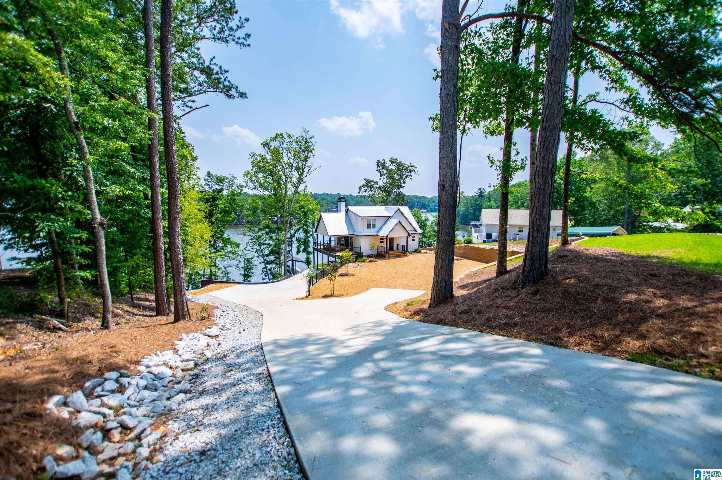 Wedowee, AL 36278,423 PINEYWOODS DRIVE