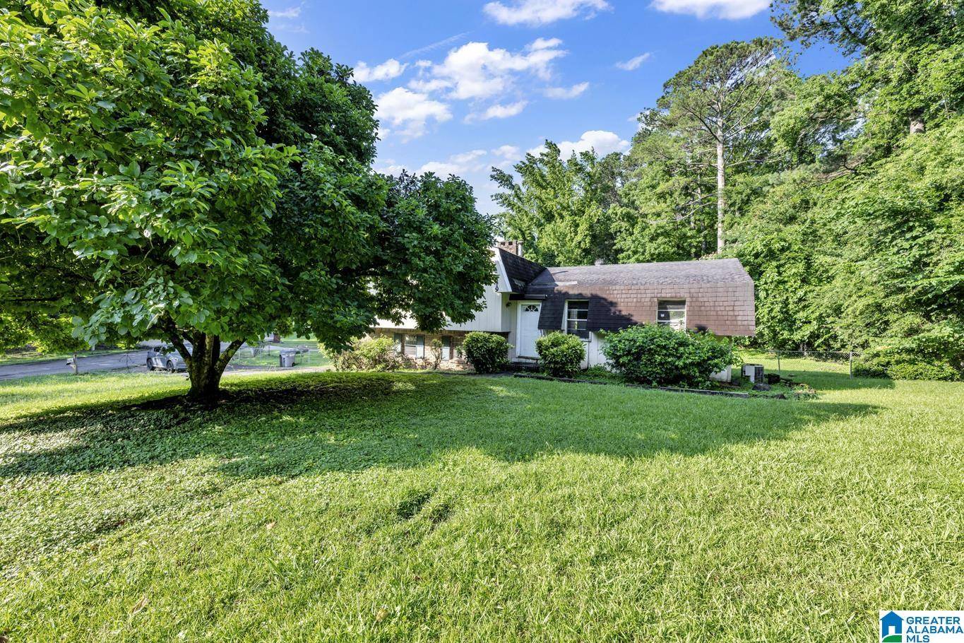 Adamsville, AL 35005,319 BURGUNDY DRIVE