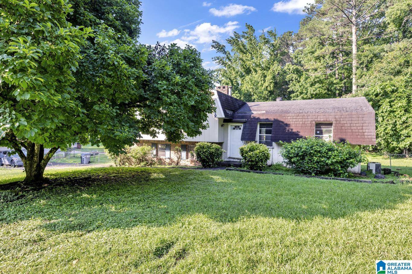 Adamsville, AL 35005,319 BURGUNDY DRIVE