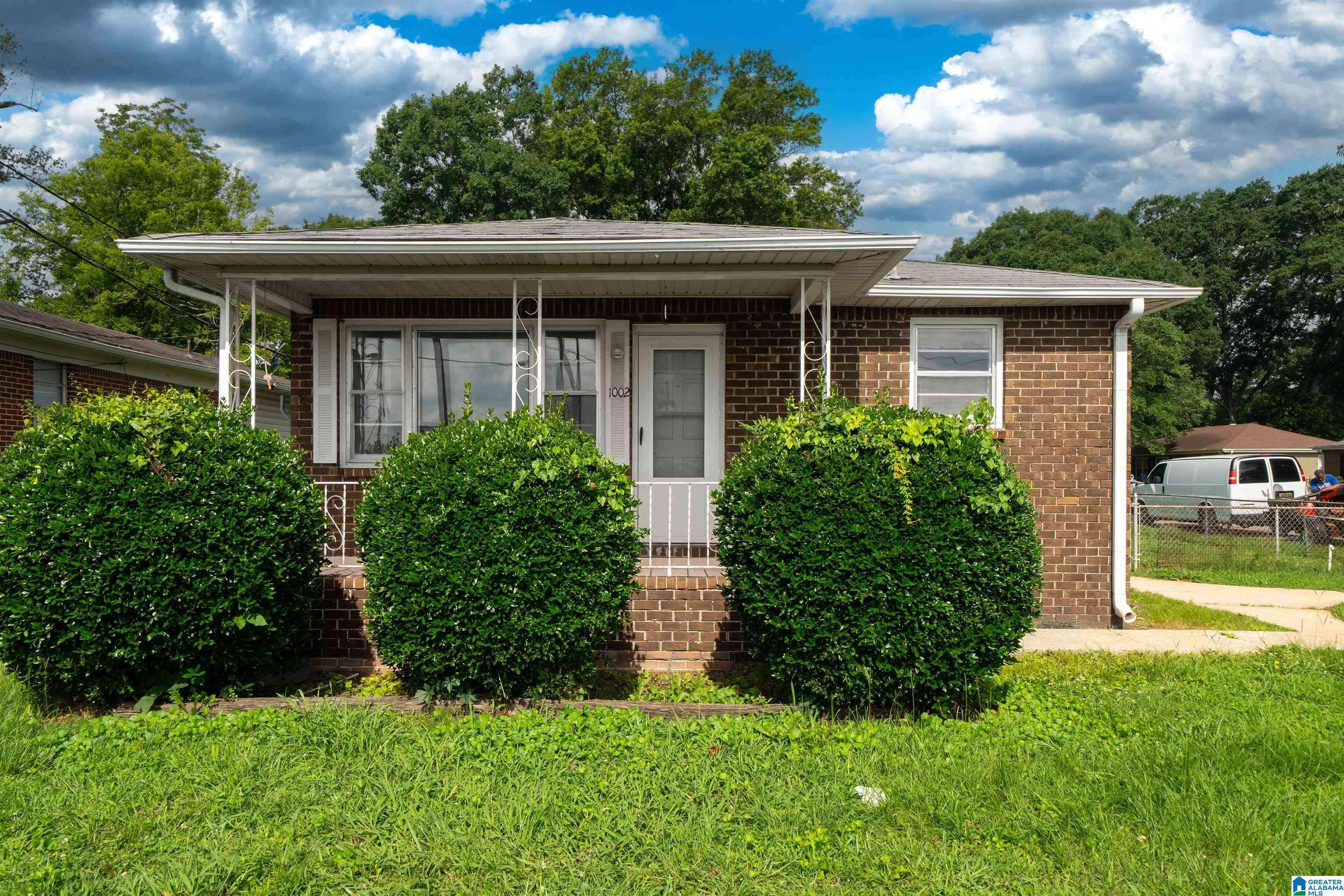 Hueytown, AL 35023,1002 MEADOWOOD AVENUE