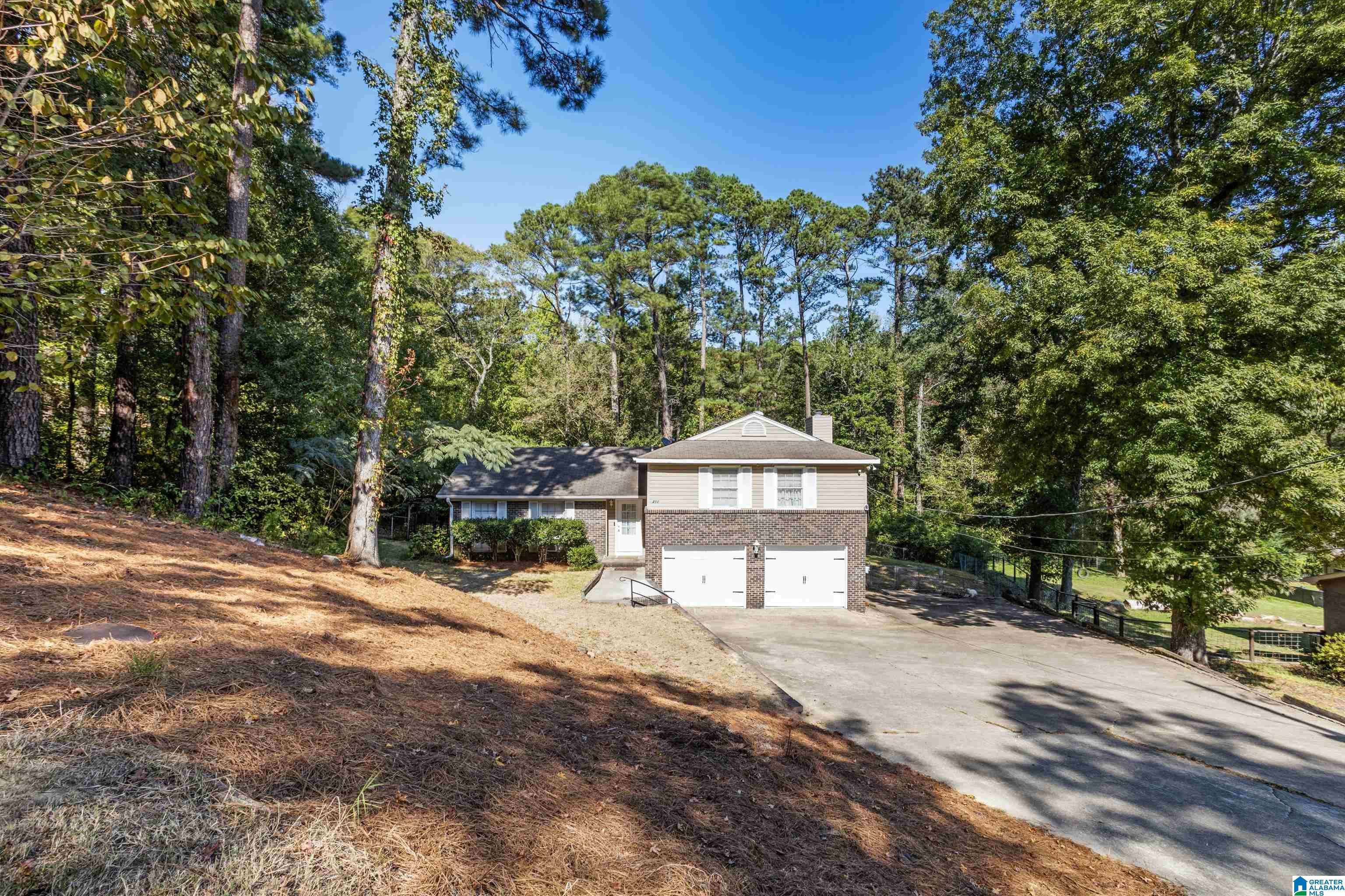 Gardendale, AL 35071,212 LAUREL DRIVE