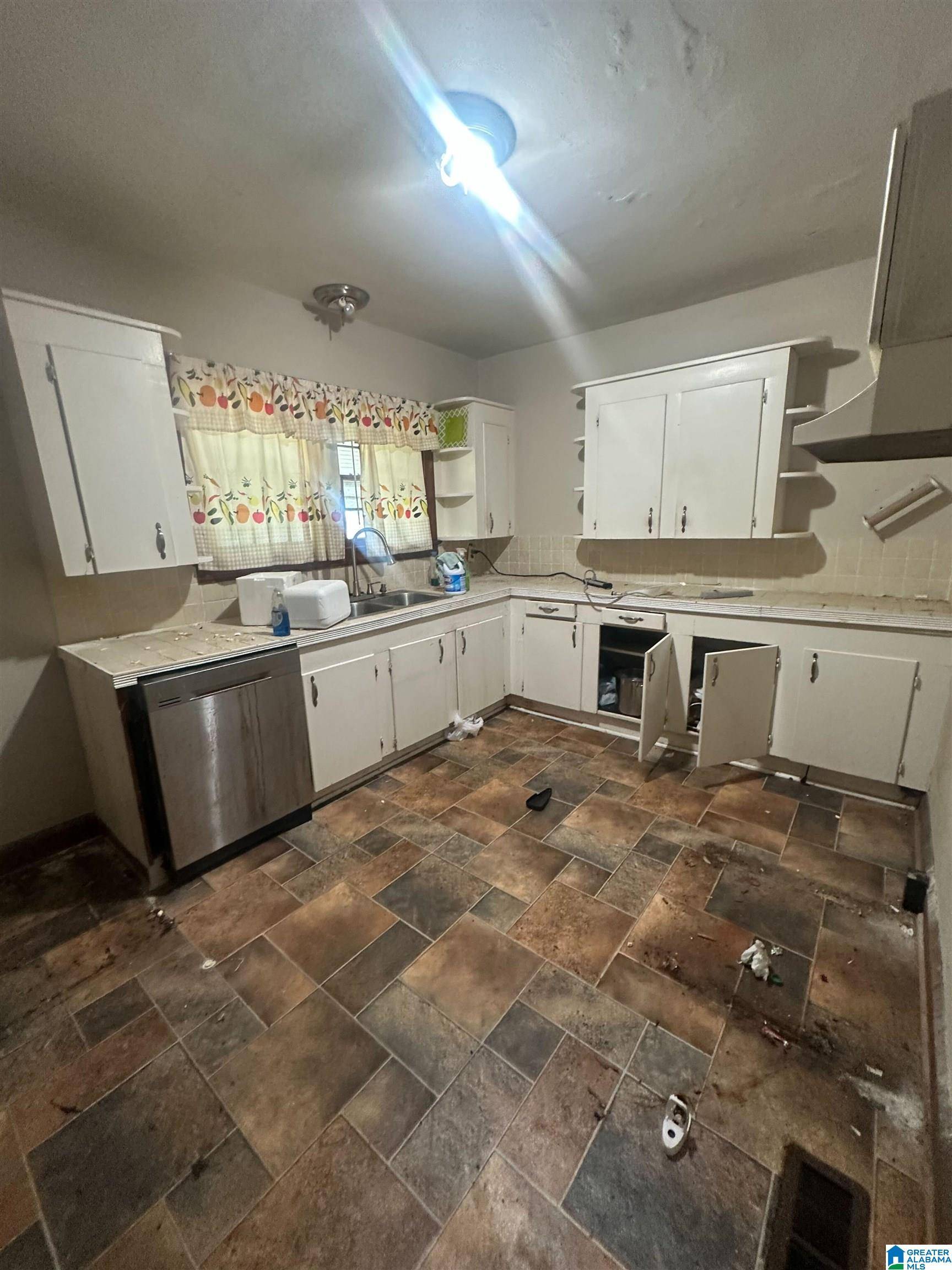Midfield, AL 35228,800 RUTLEDGE DRIVE