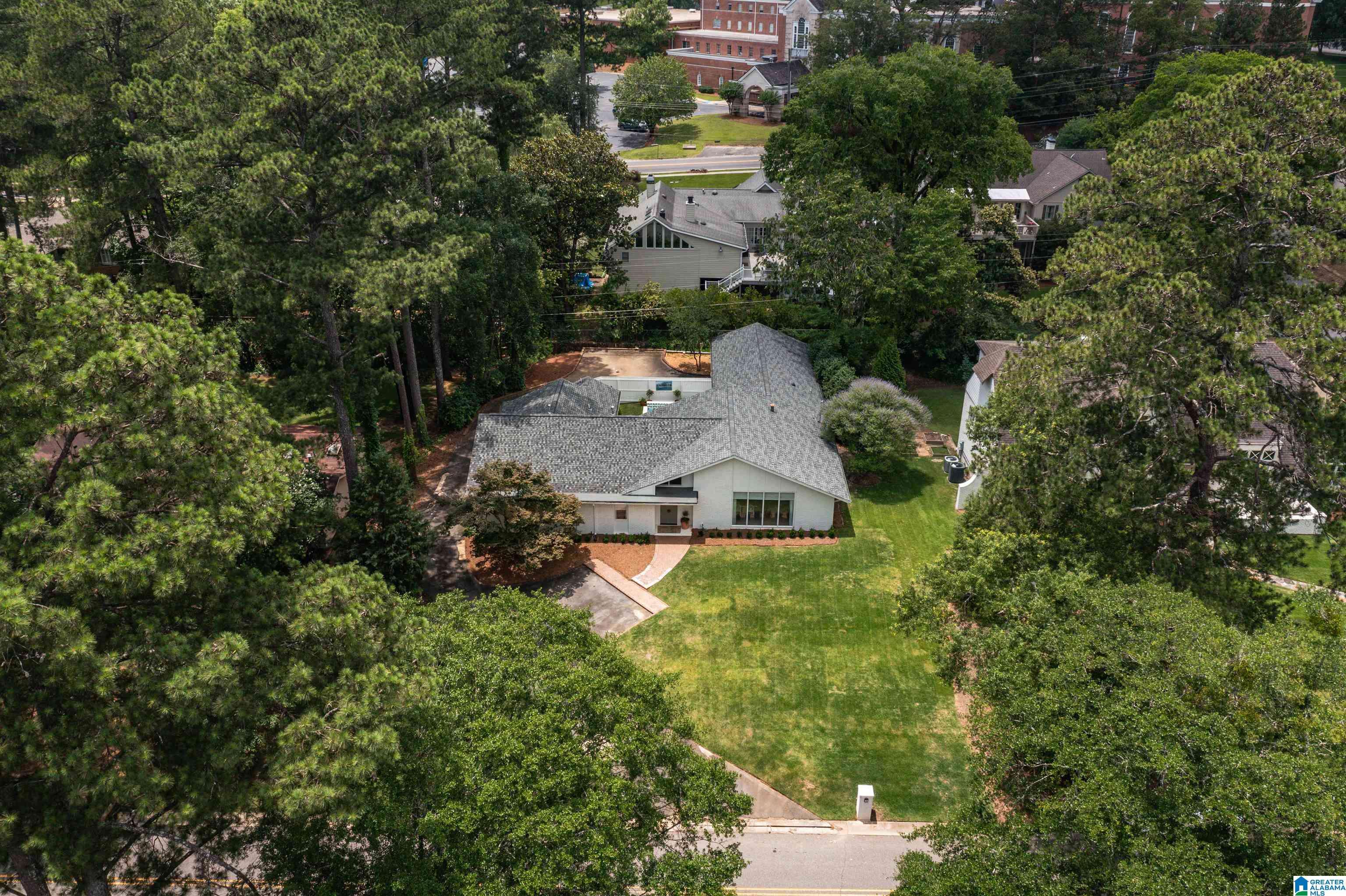 Mountain Brook, AL 35213,104 HILLSDALE ROAD