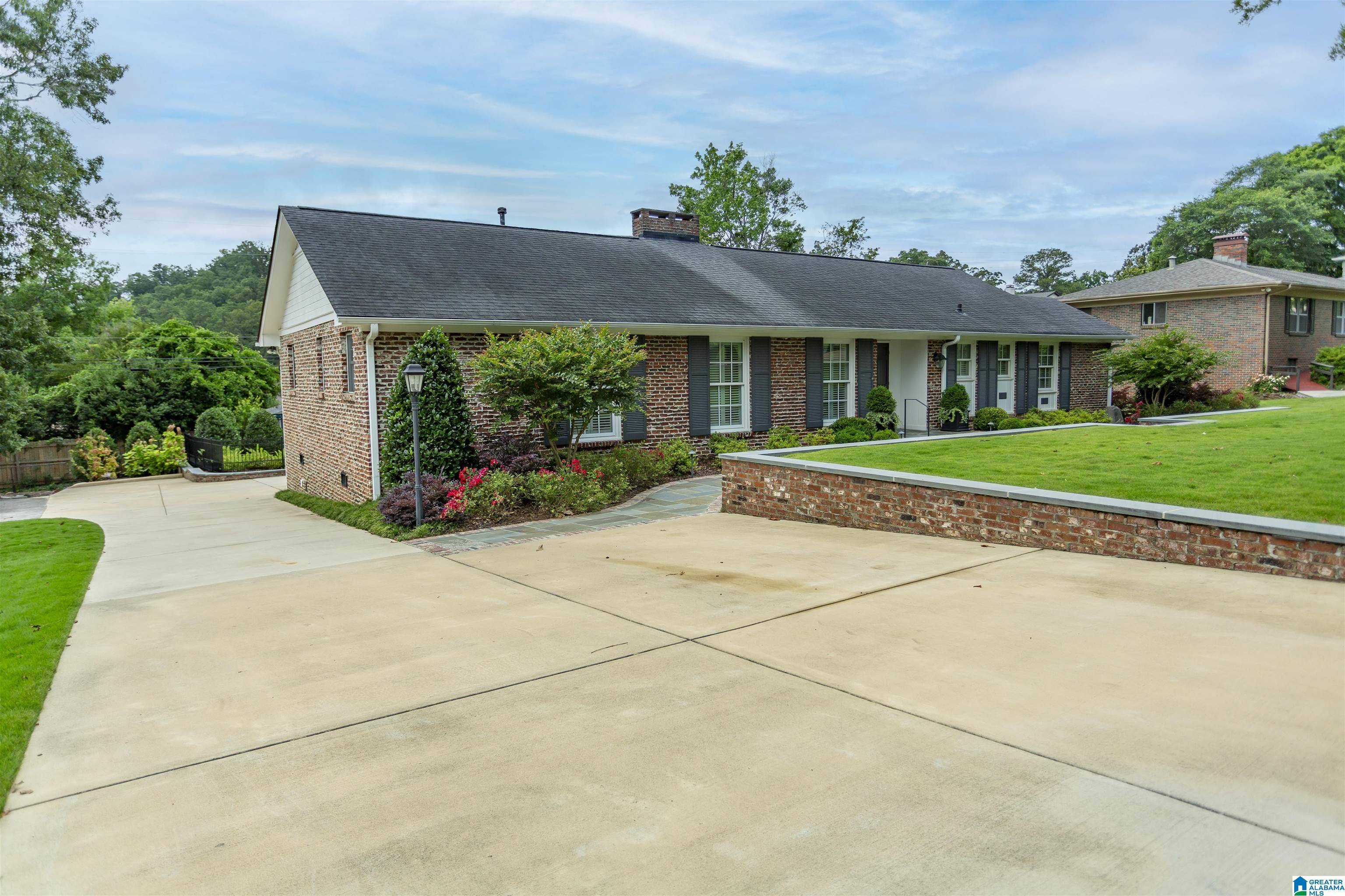 Vestavia Hills, AL 35216,2121 MOUNTAIN VIEW DRIVE
