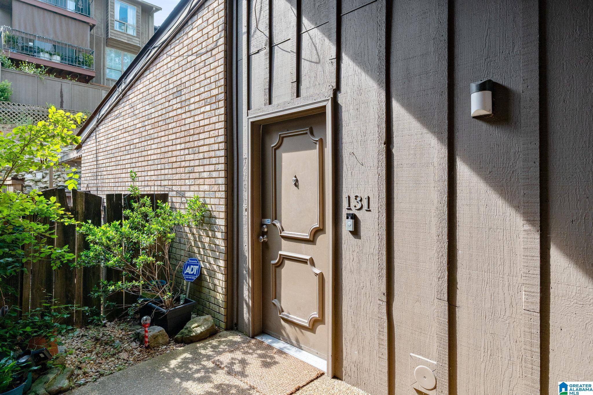 Vestavia Hills, AL 35243,131 WEST GREEN #131