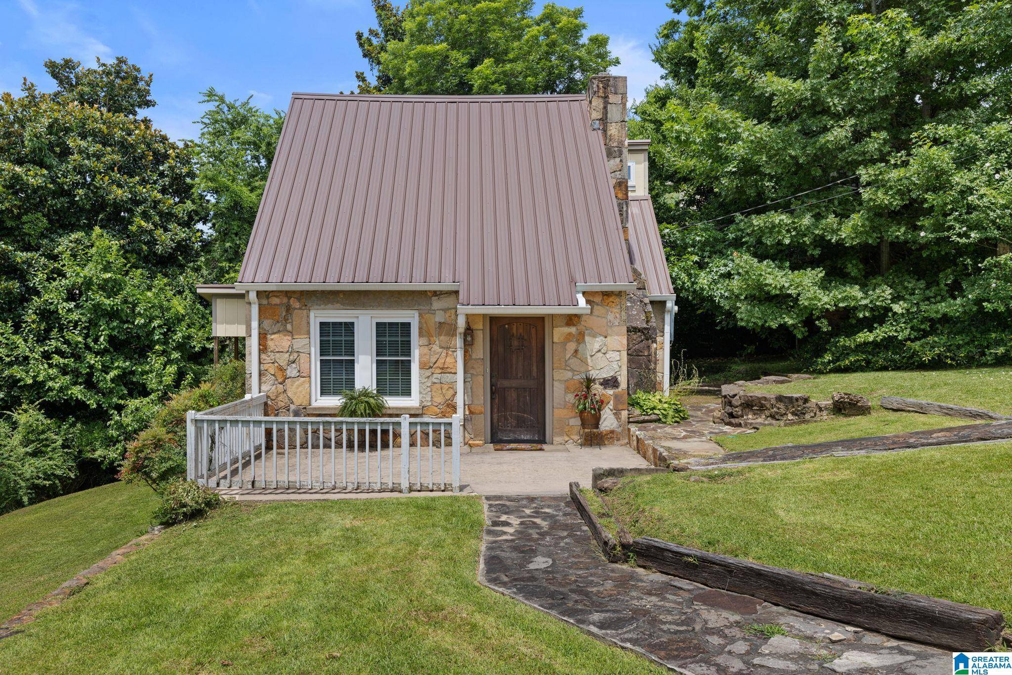 Cullman, AL 35055,411 6TH AVENUE SE
