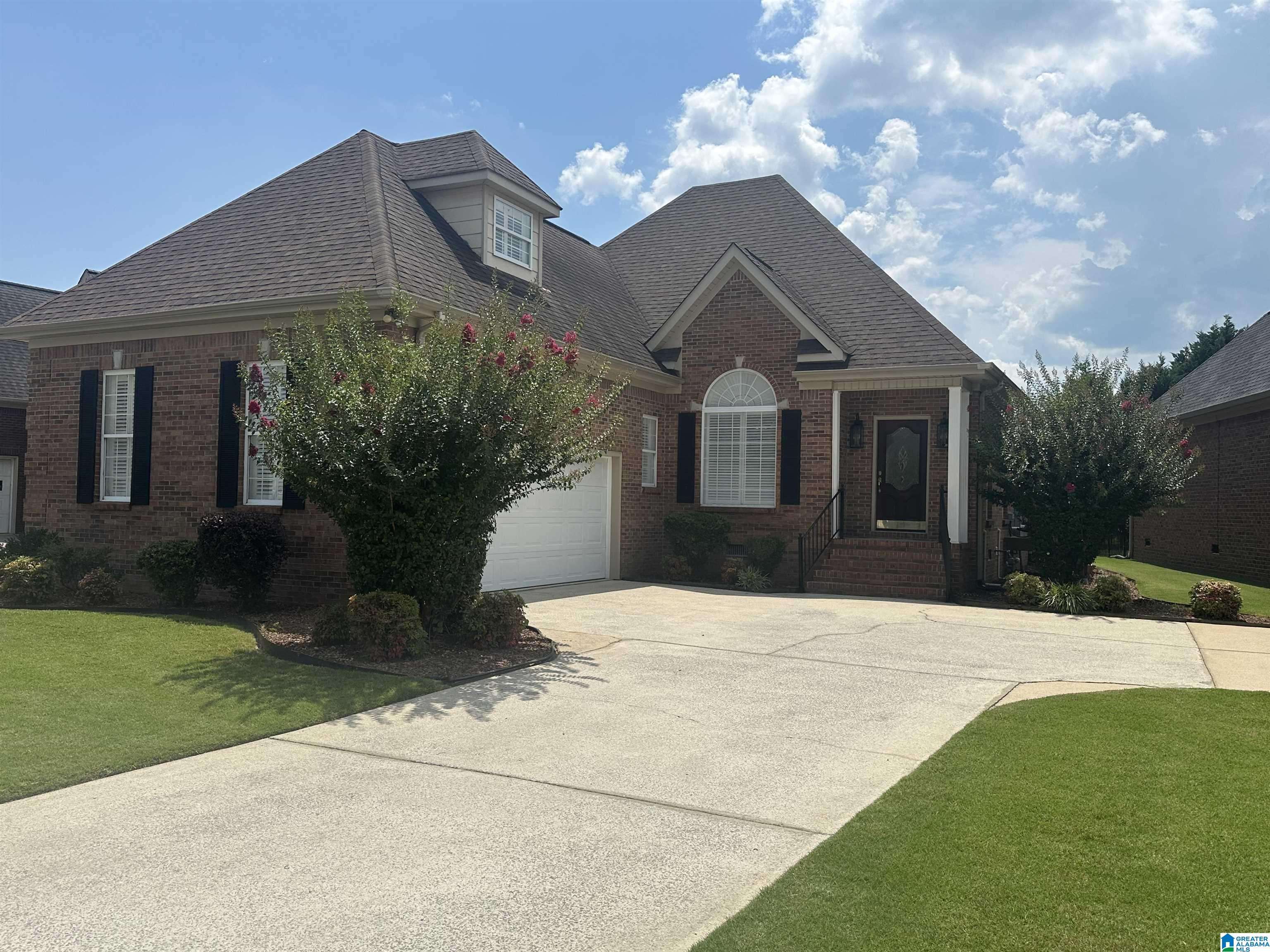 Gadsden, AL 35901,214 LAKEPOINT DRIVE