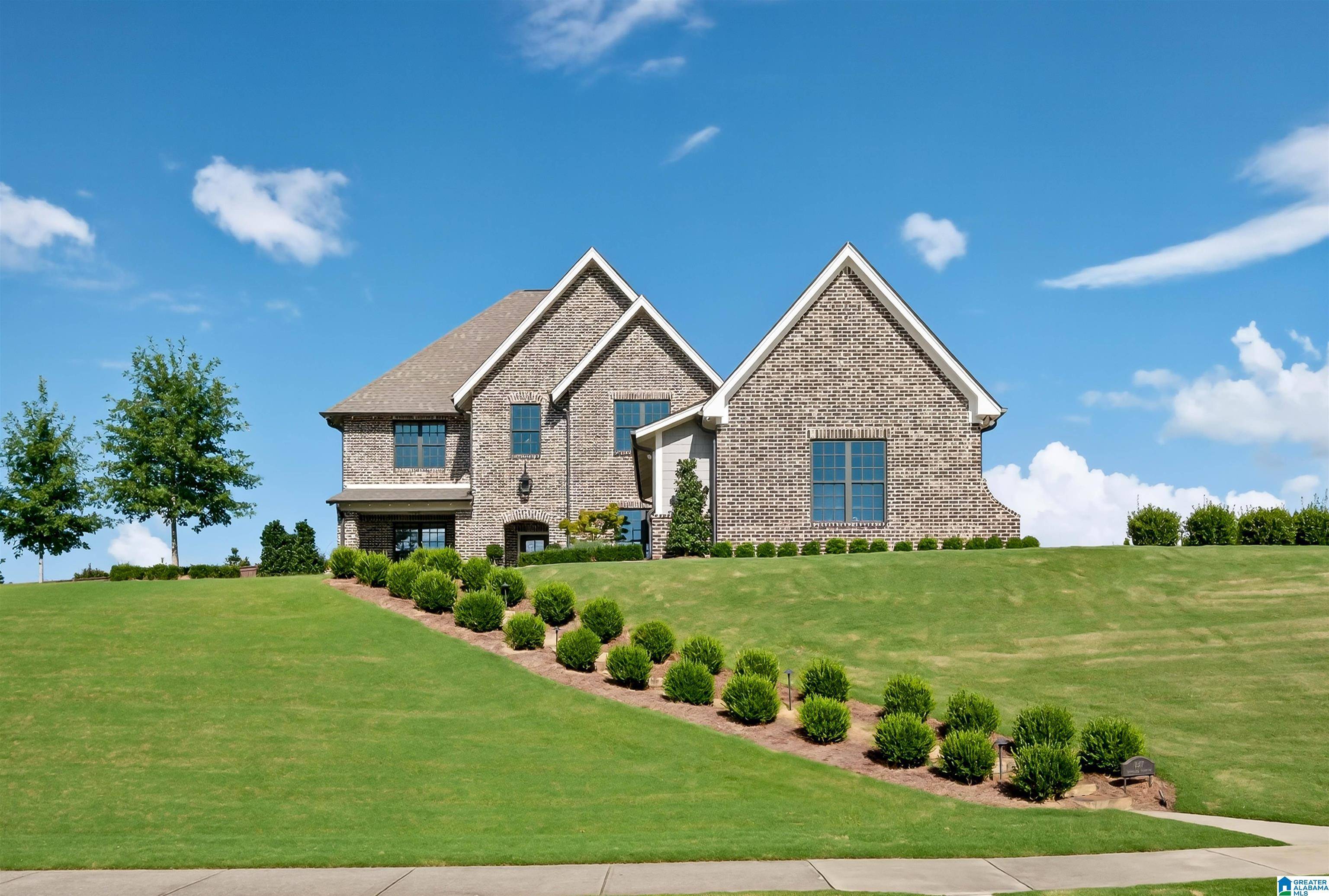 Vestavia Hills, AL 35242,887 VESTLAKE RIDGE DRIVE