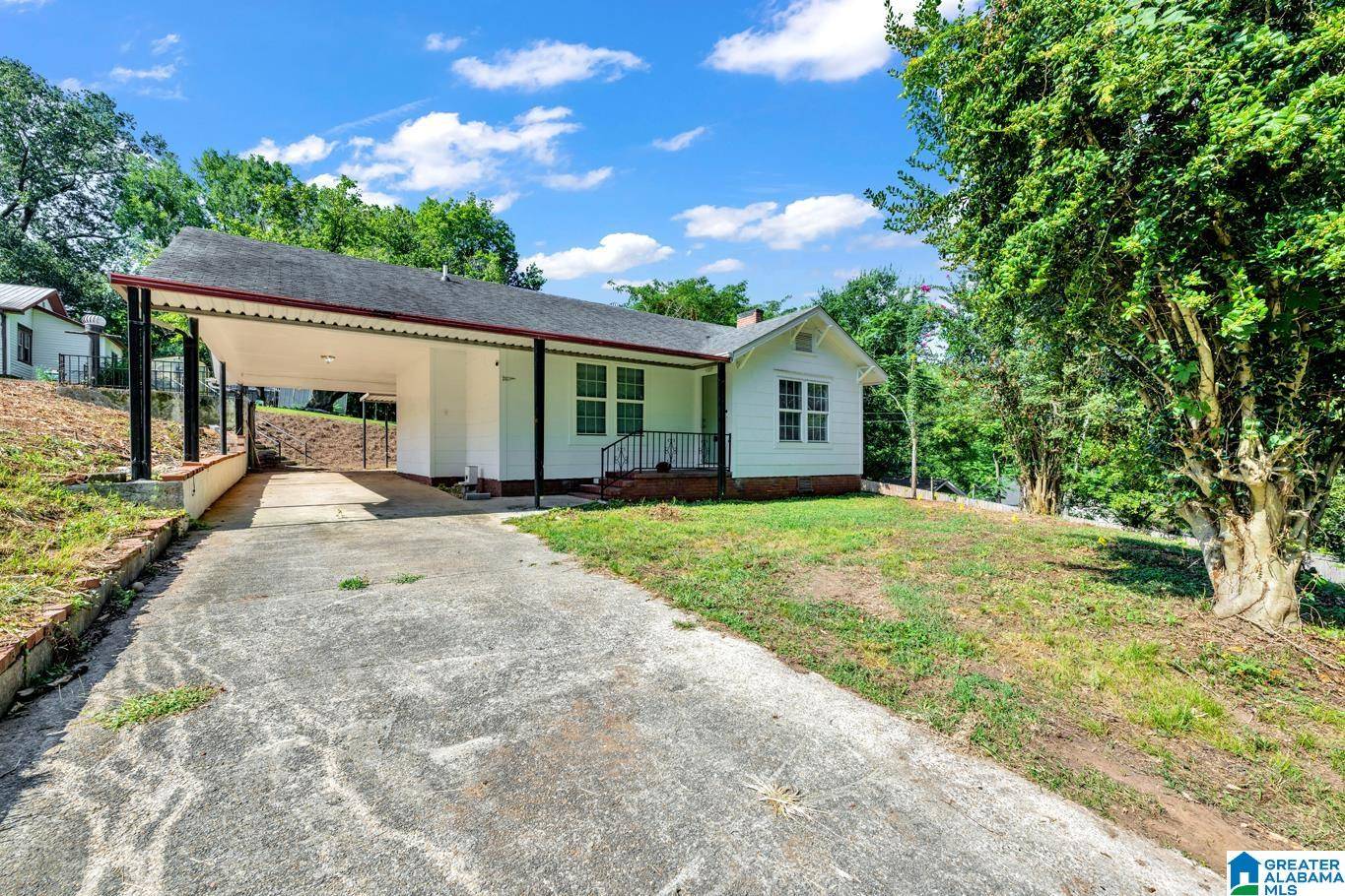 Bessemer, AL 35020,990 BLUFF STREET