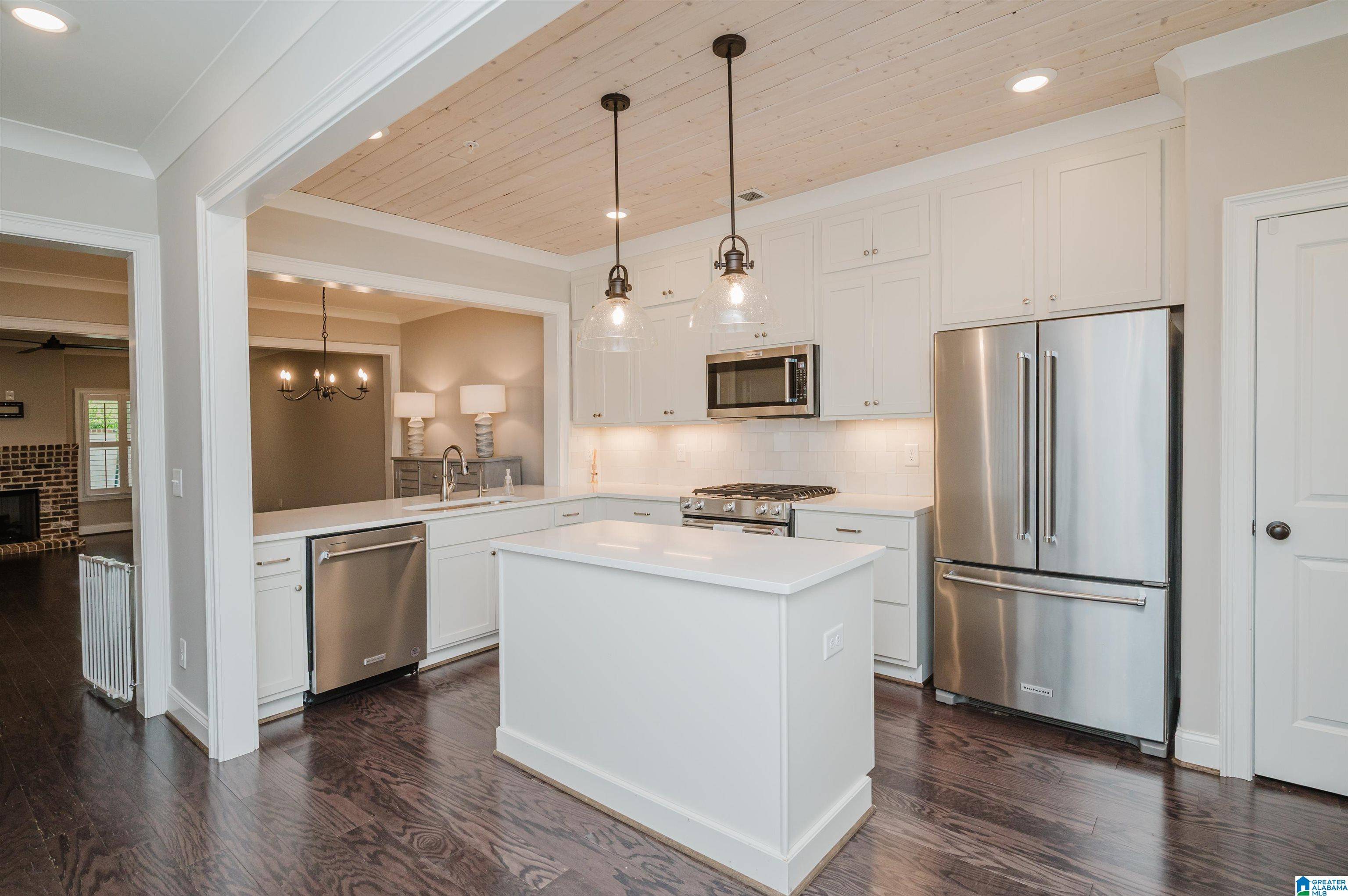 Vestavia Hills, AL 35243,4230 OAKVIEW LANE