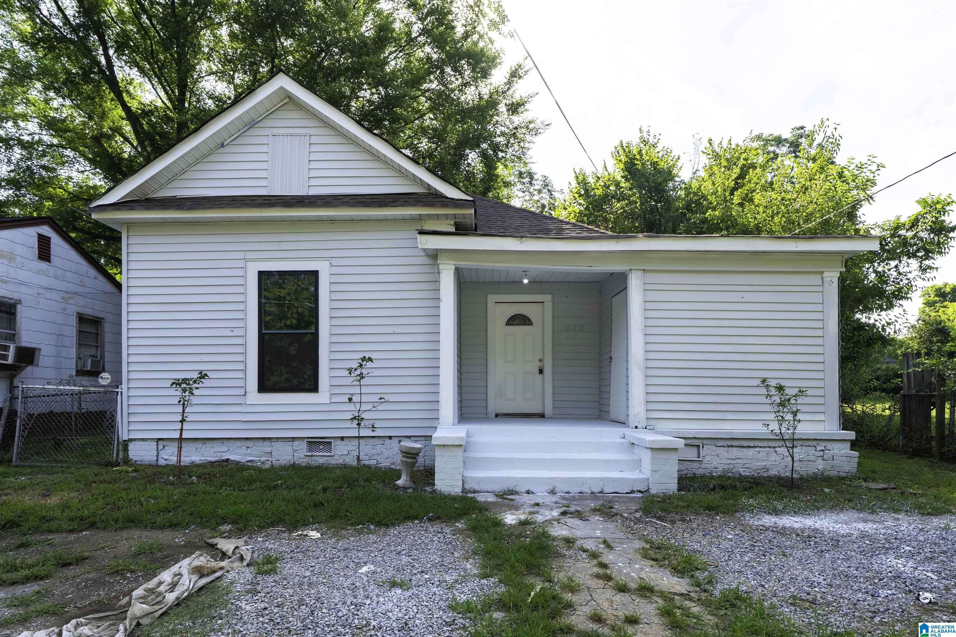 Birmingham, AL 35211,649 27TH STREET SW