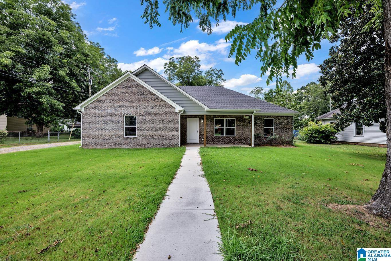 Oneonta, AL 35121,405 2ND STREET S
