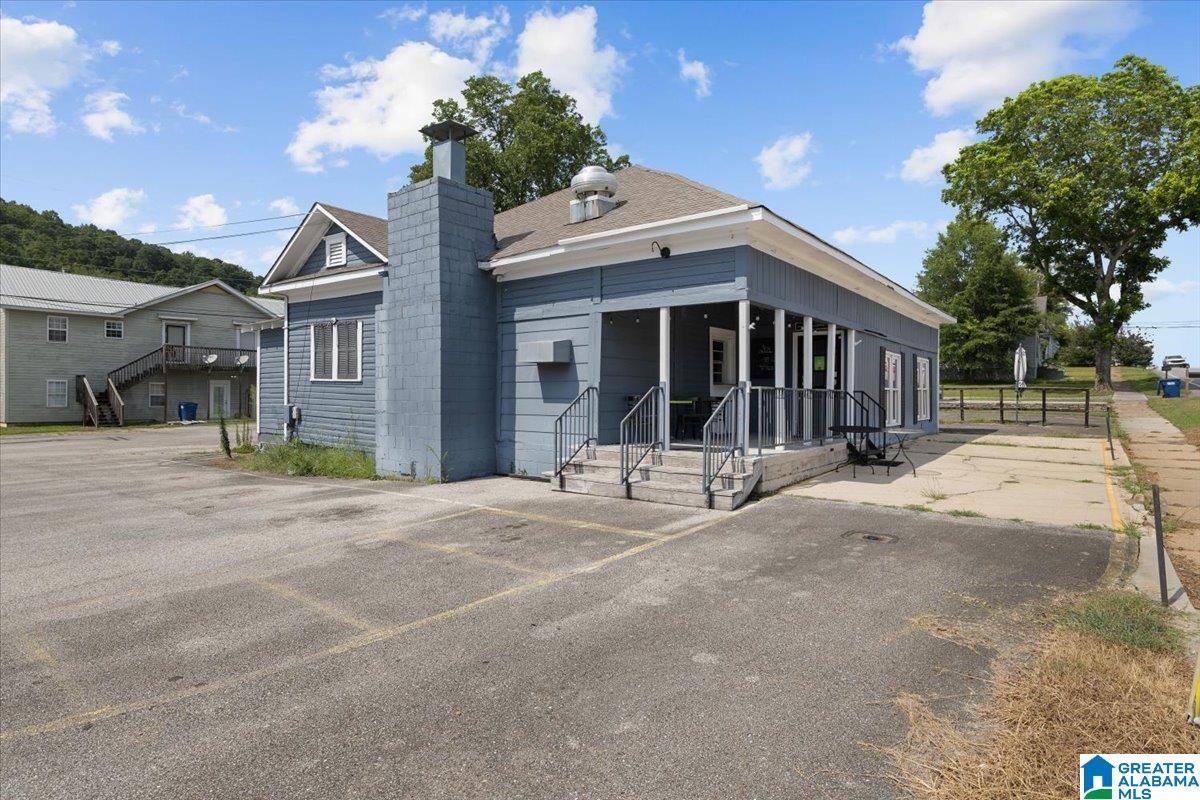 Oneonta, AL 35121,110 2ND AVENUE