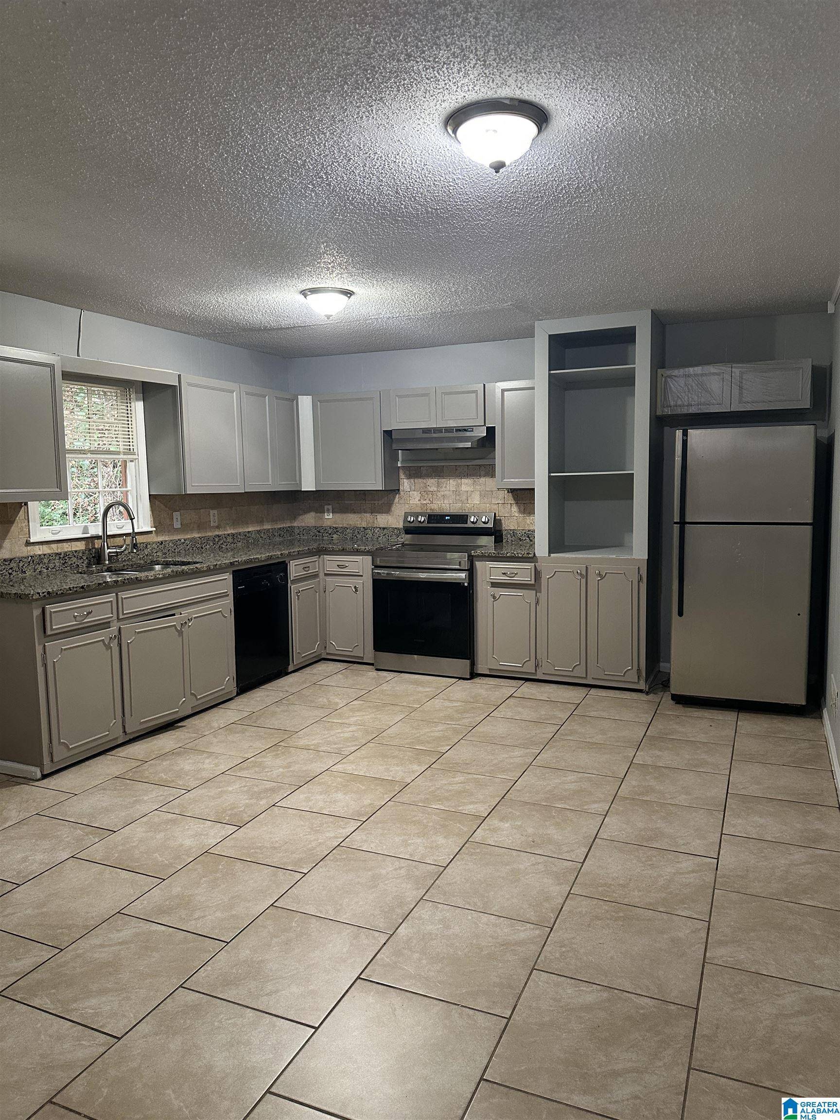 Birmingham, AL 35235,1437 HIGHLAND DRIVE