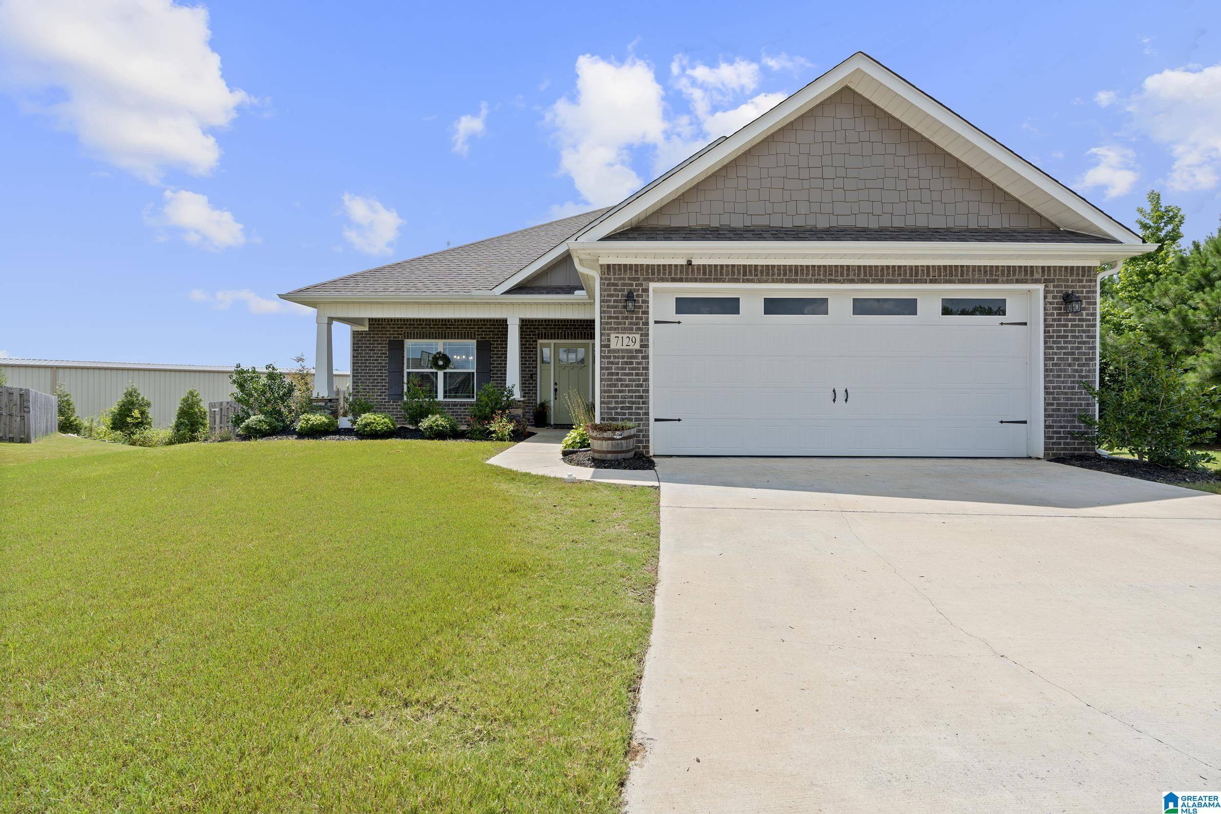 Owens Cross Roads, AL 35763,7129 KINGSBRIDGE LANE SE