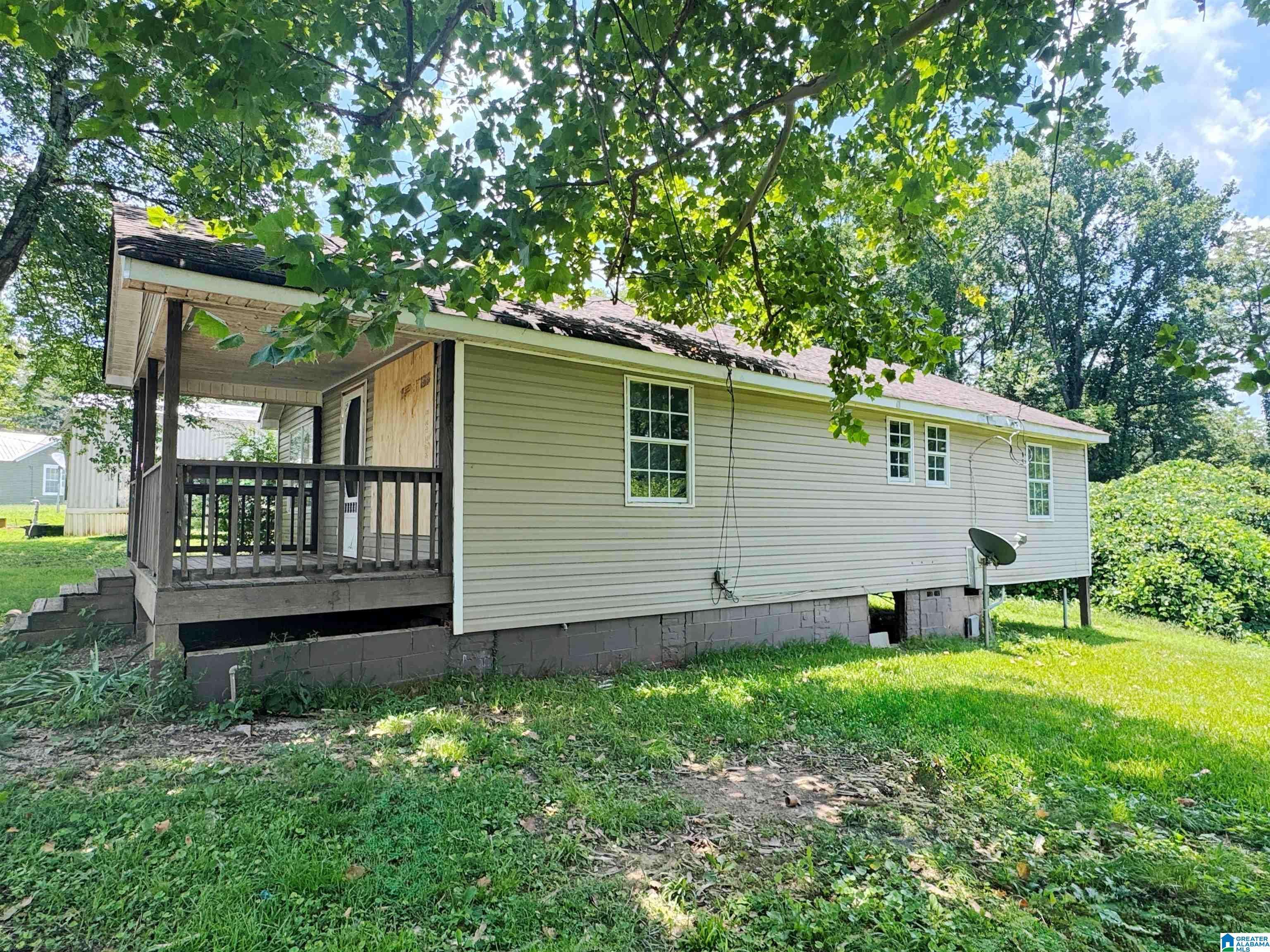 West Blocton, AL 35184,530 AZALEA LANE