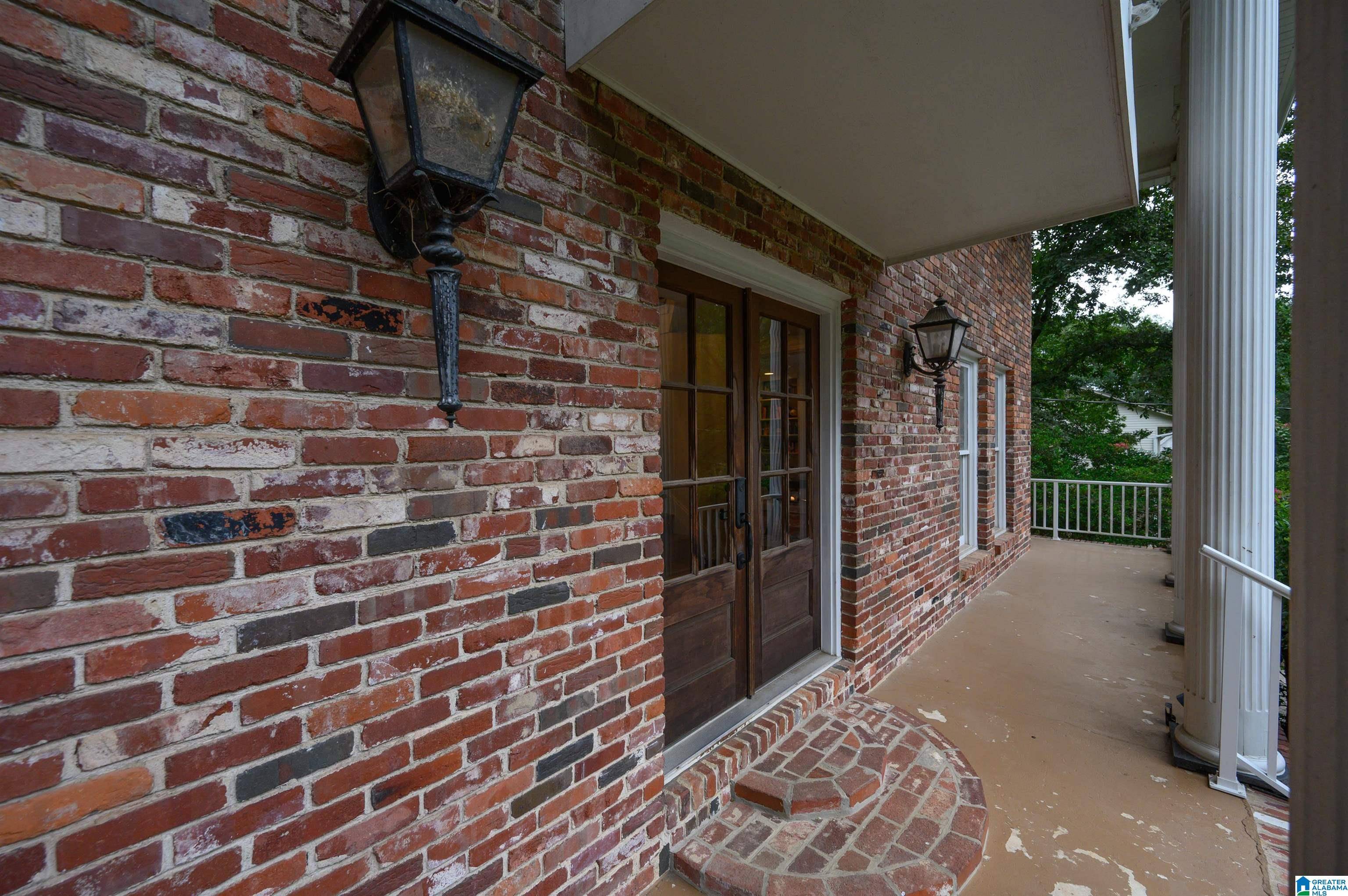 Vestavia Hills, AL 35223,3411 STONELEIGH DRIVE