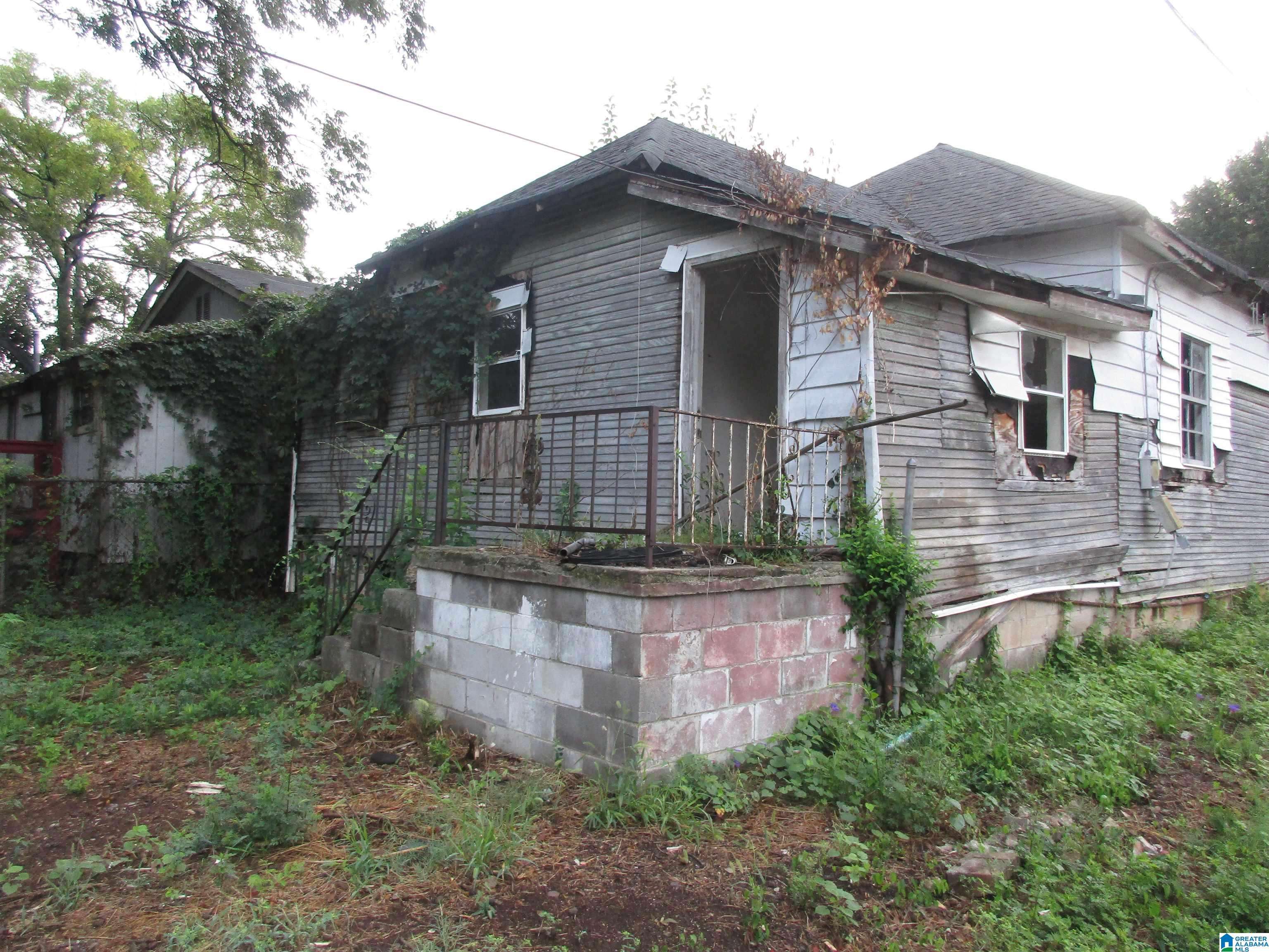 Birmingham, AL 35211,820 19TH STREET SW