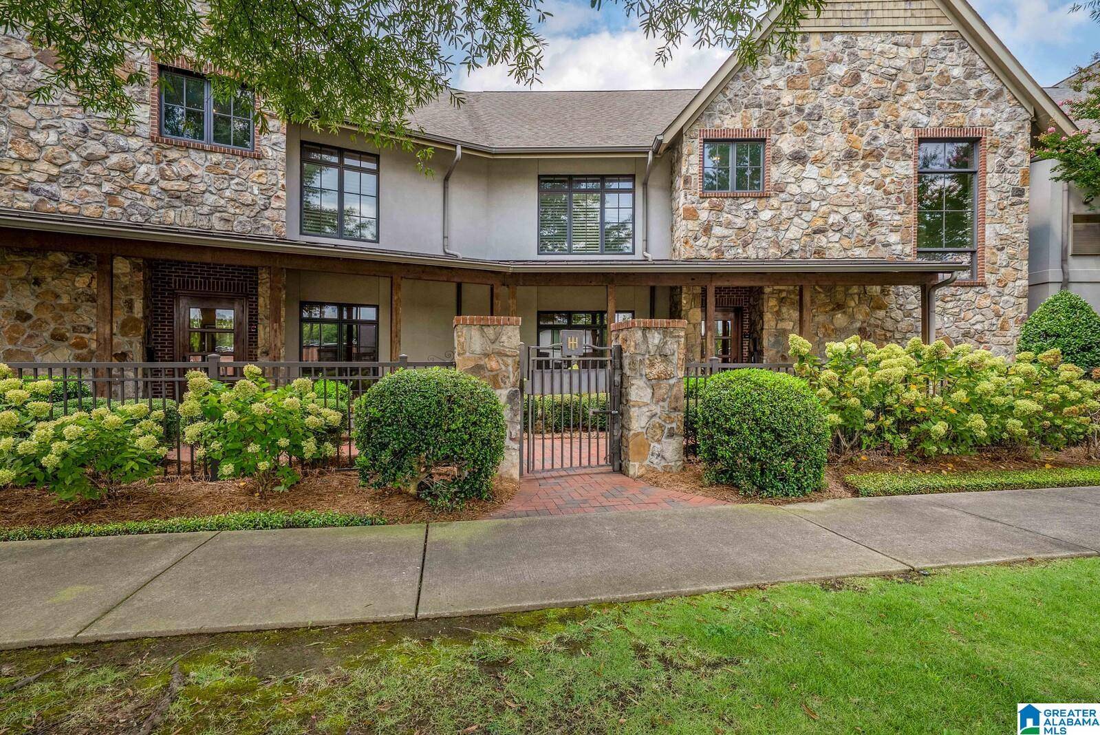 Homewood, AL 35209,200 HALLMAN HILL E #113