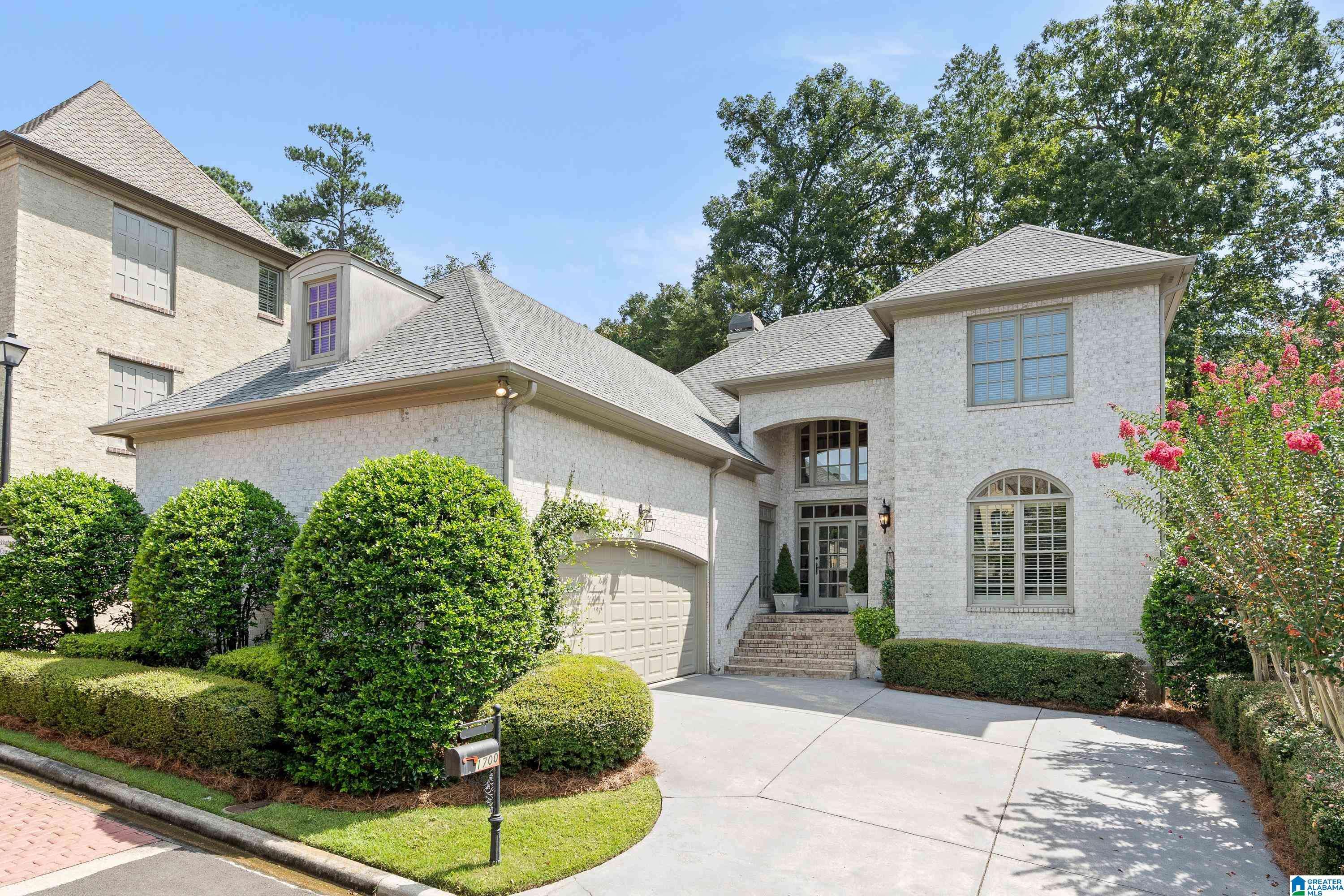 Vestavia Hills, AL 35243,1700 WICKINGHAM COVE
