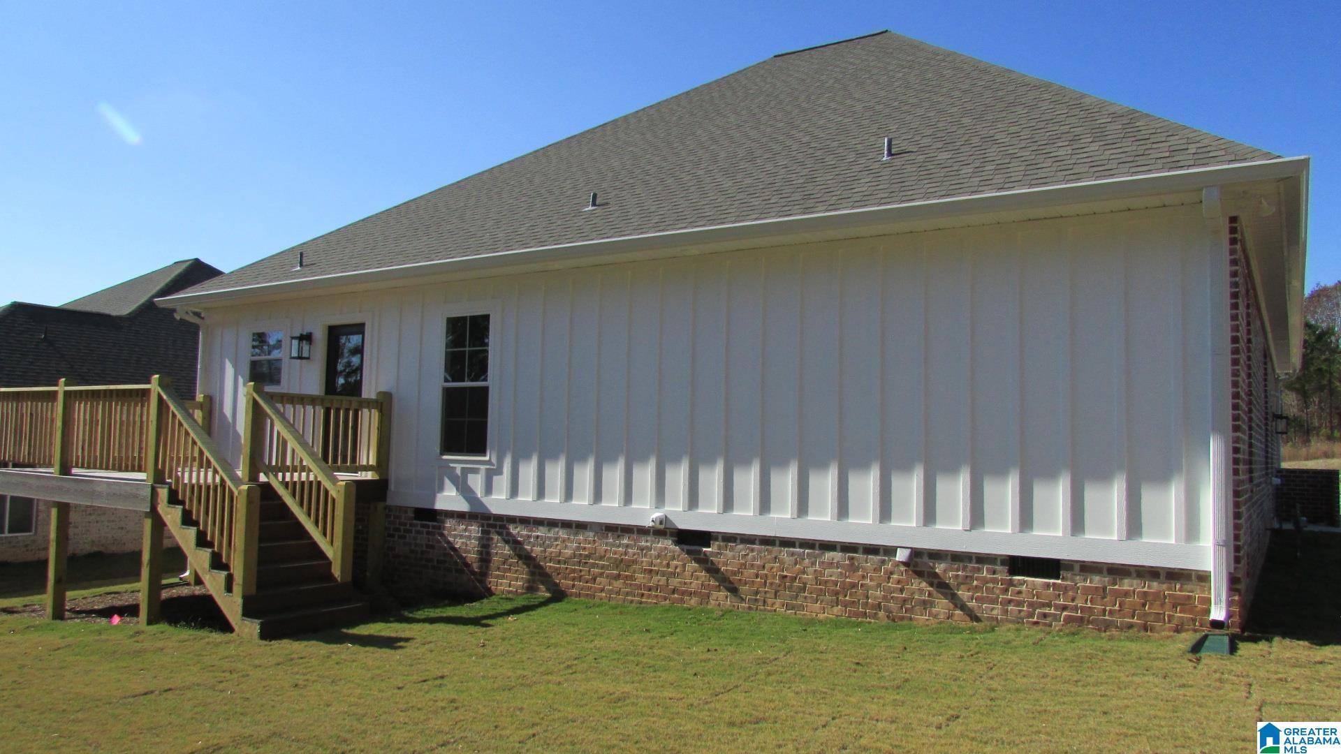 Anniston, AL 36207,121 VILLAGE CIRCLE