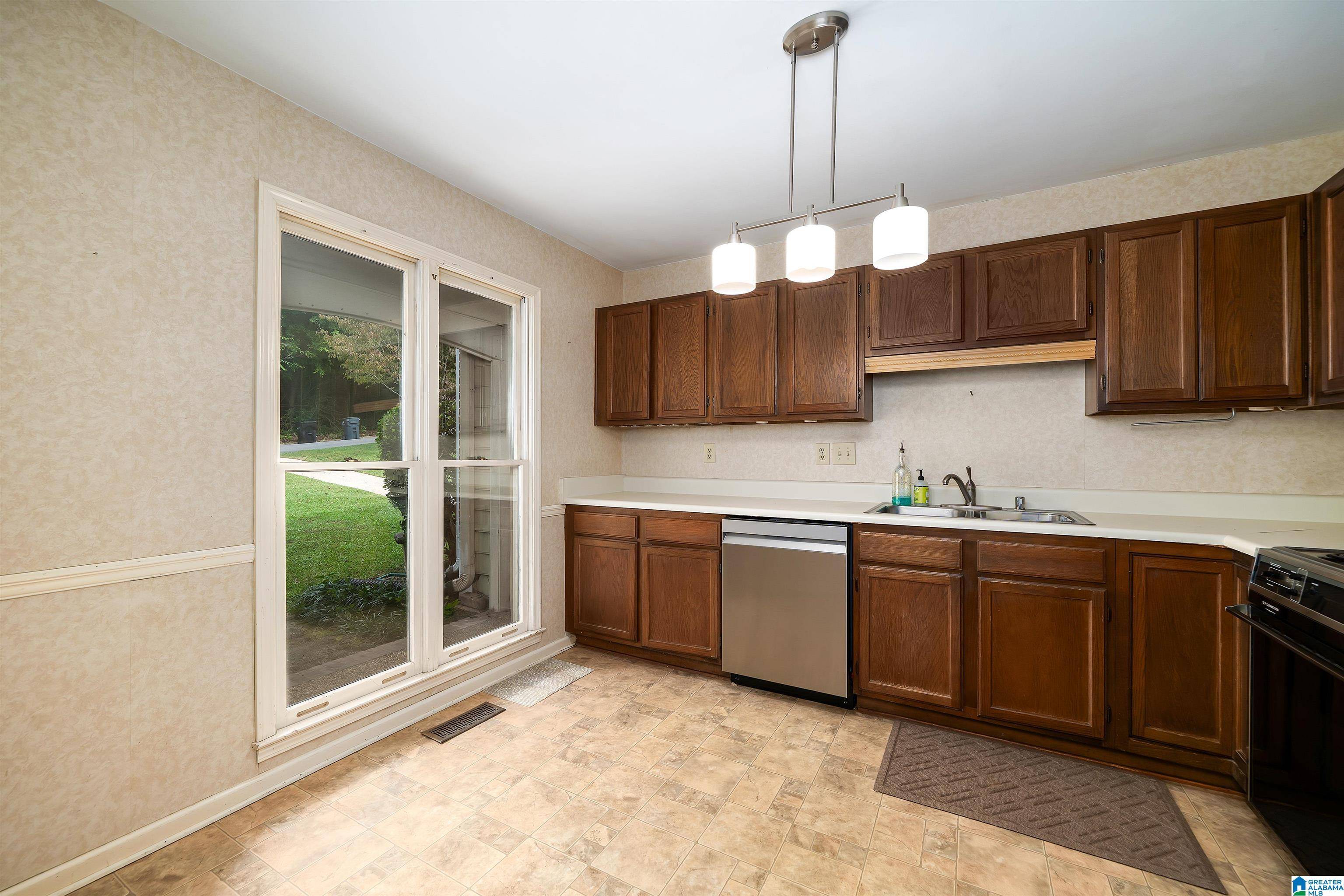 Homewood, AL 35209,1645 ASHWOOD LANE