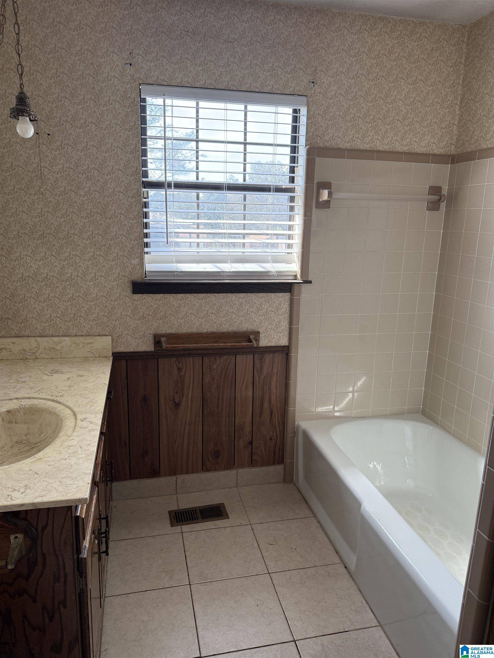 Dora, AL 35062,111 CREST DRIVE