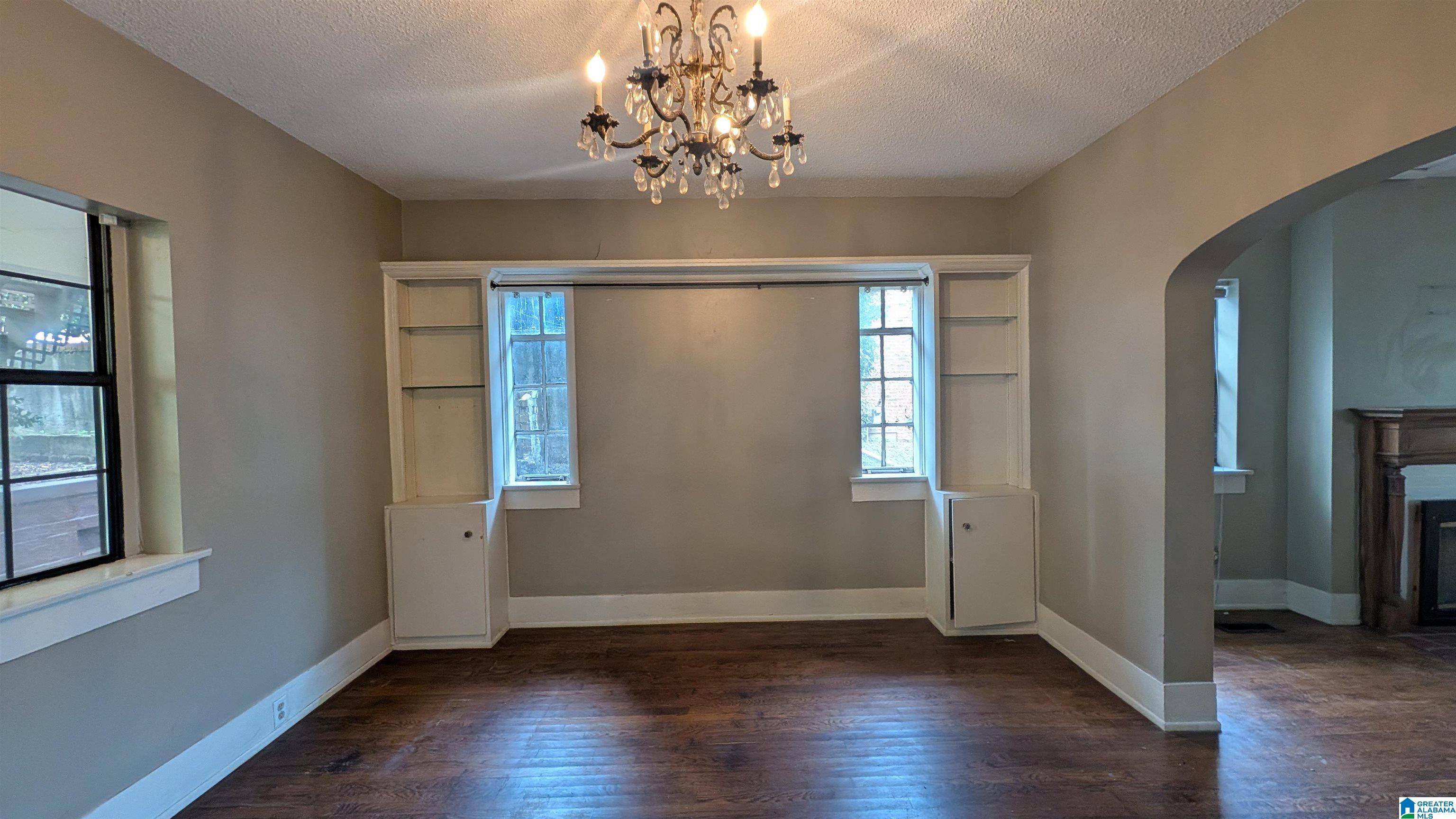 Mountain Brook, AL 35223,2318 CAHABA ROAD