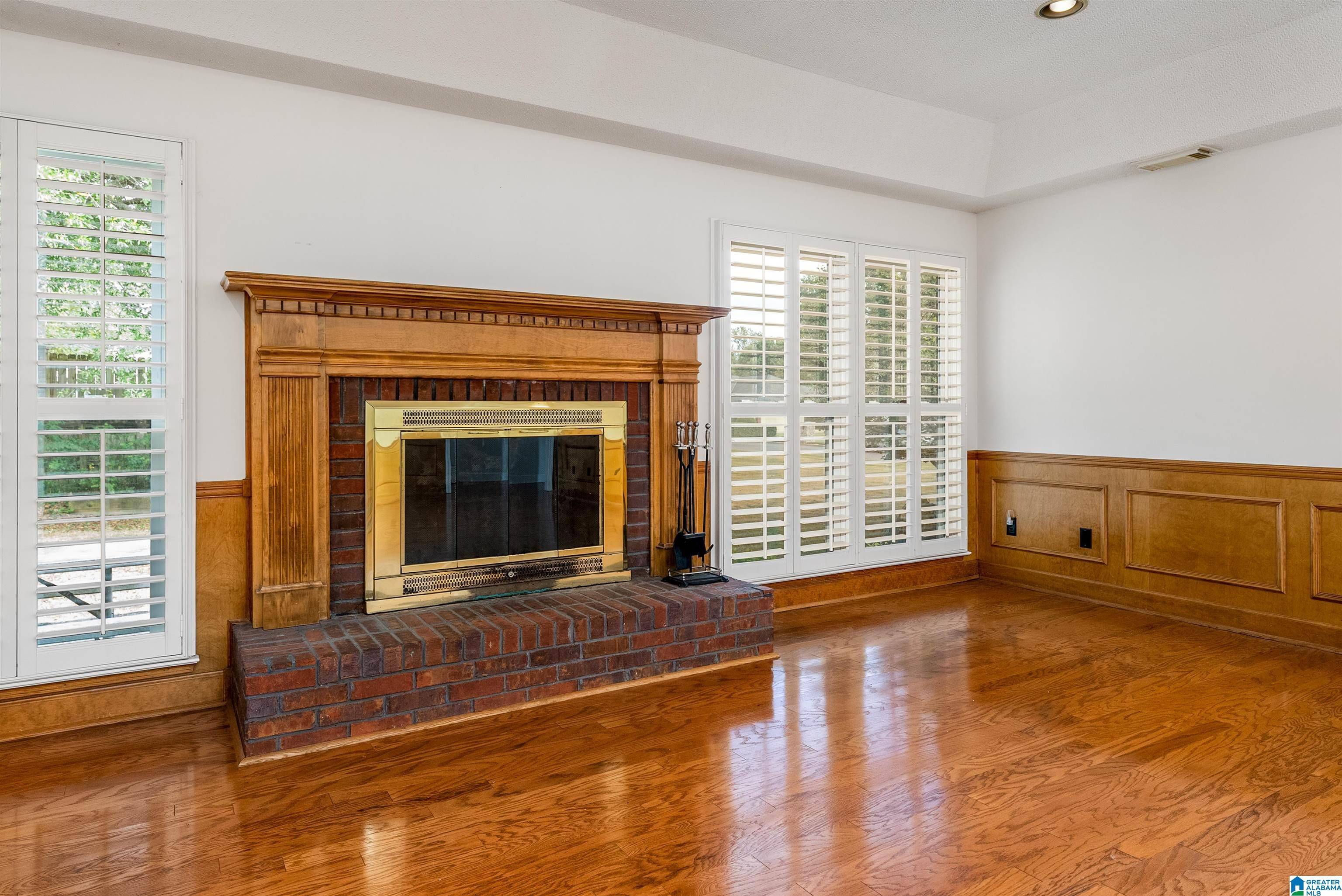 Tuscaloosa, AL 35405,814 AMBERWOOD DRIVE