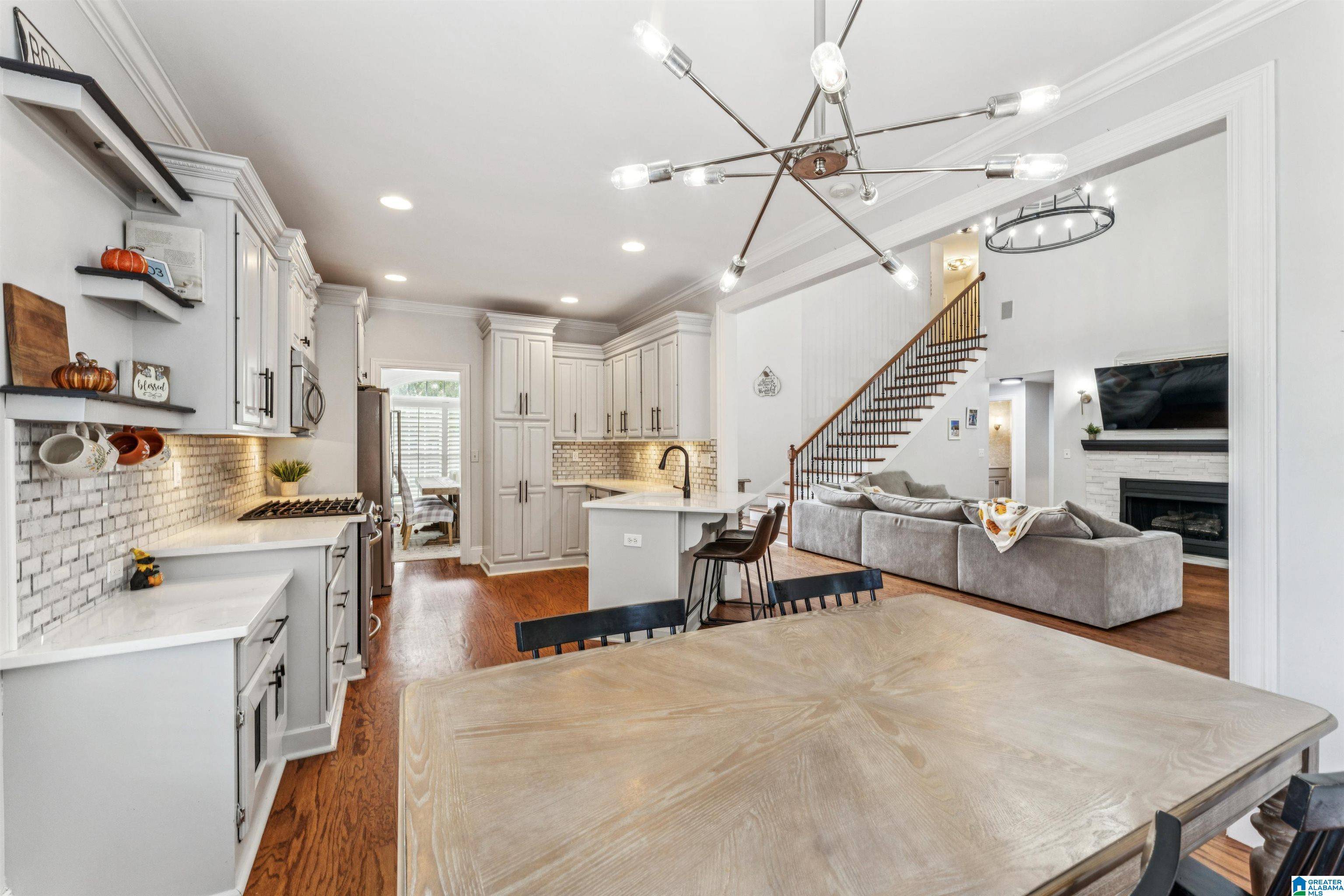 Hoover, AL 35226,672 LAKE CREST DRIVE