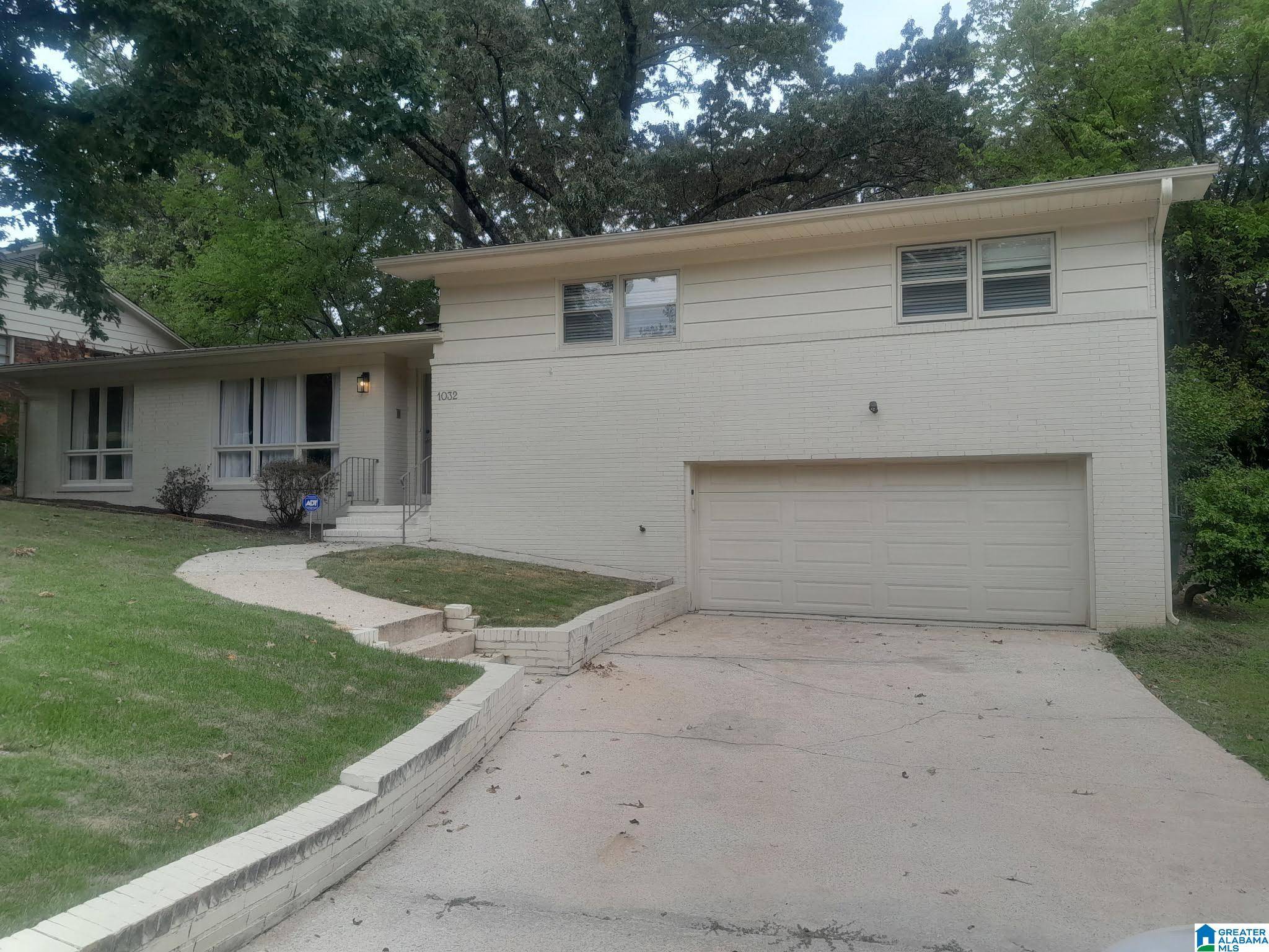 Birmingham, AL 35222,1032 50TH PLACE S