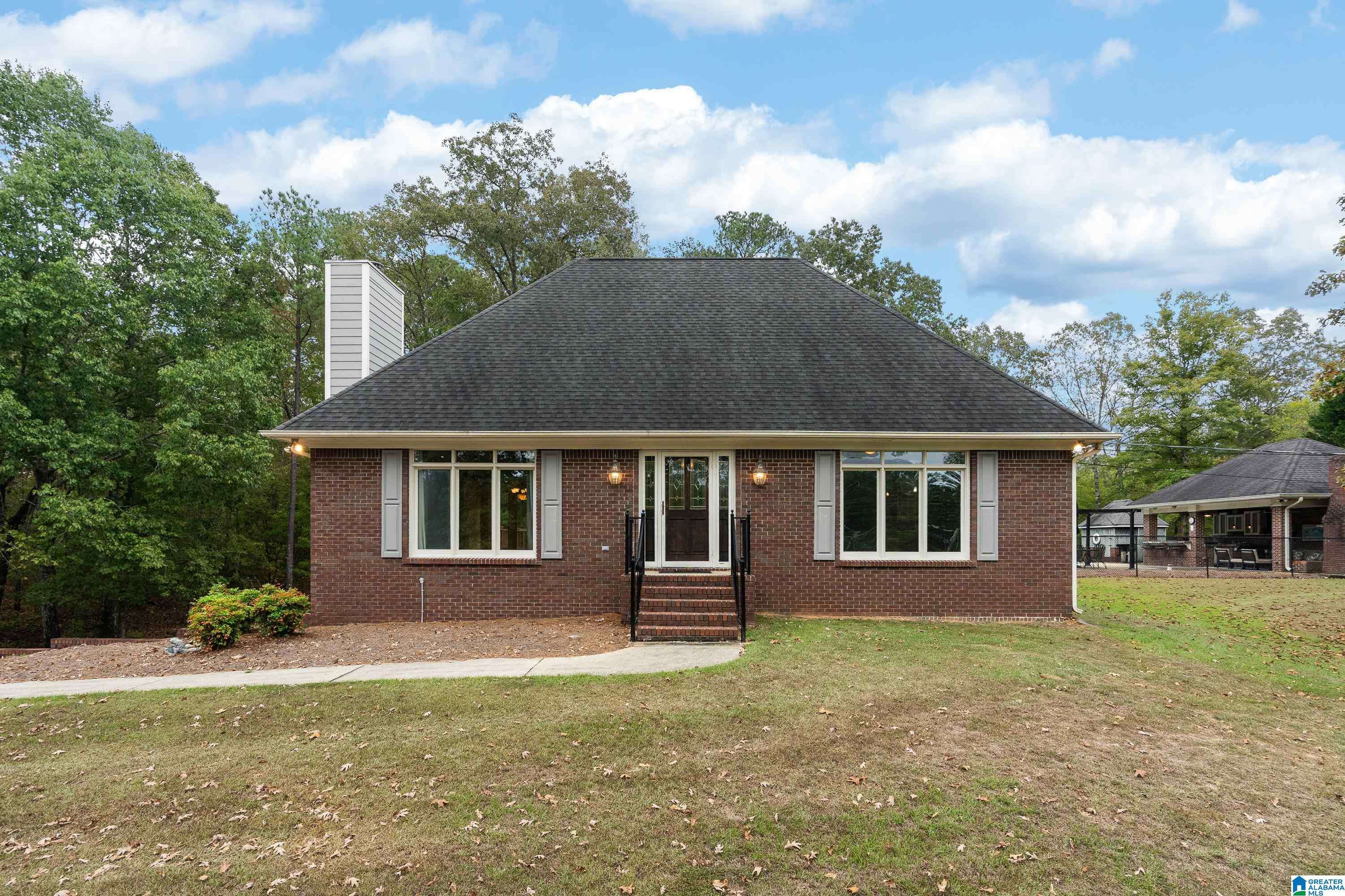 Warrior, AL 35180,166 MOUNTAIN OAKS DRIVE