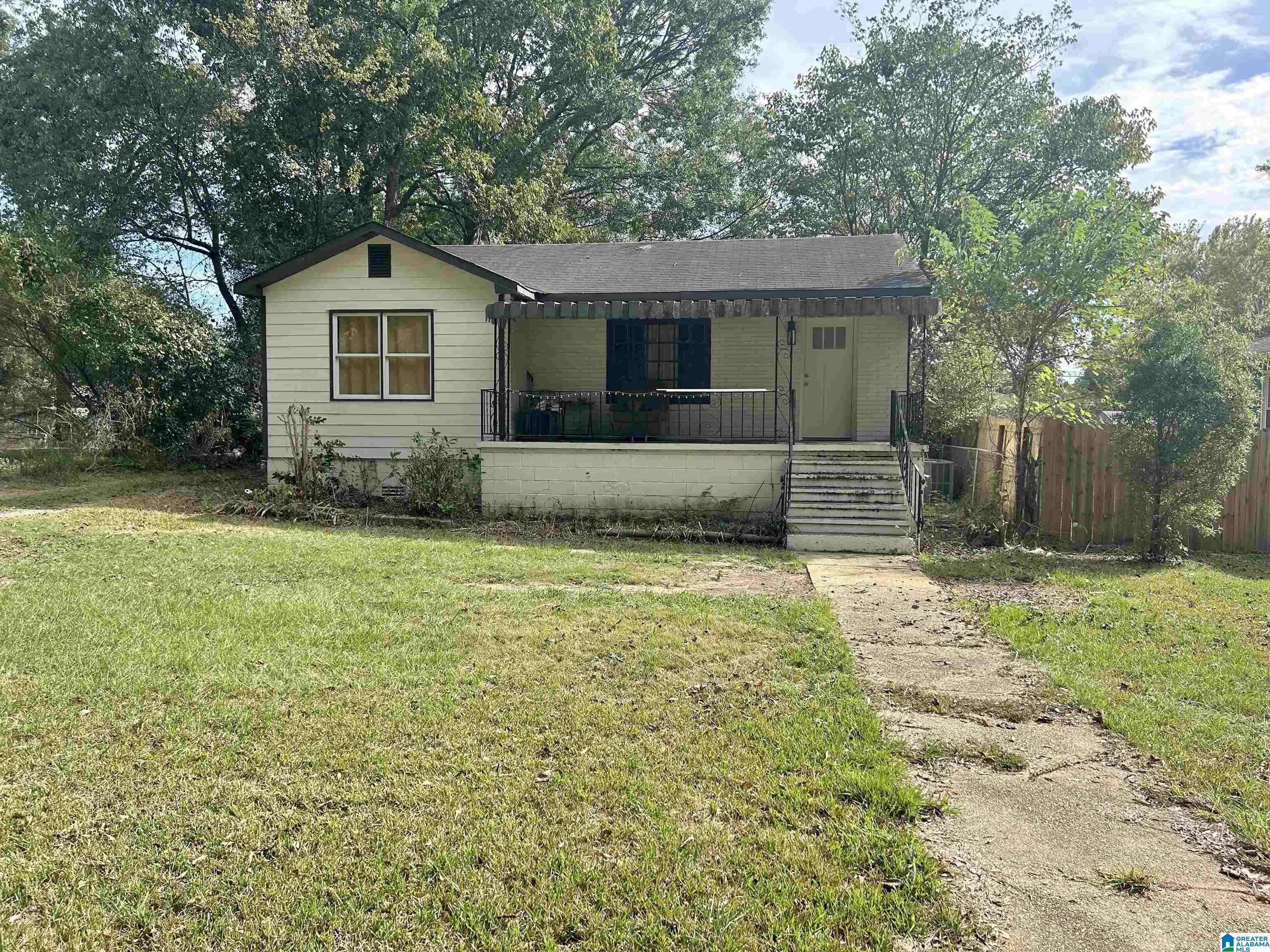 Hueytown, AL 35023,107 JUNE AVENUE