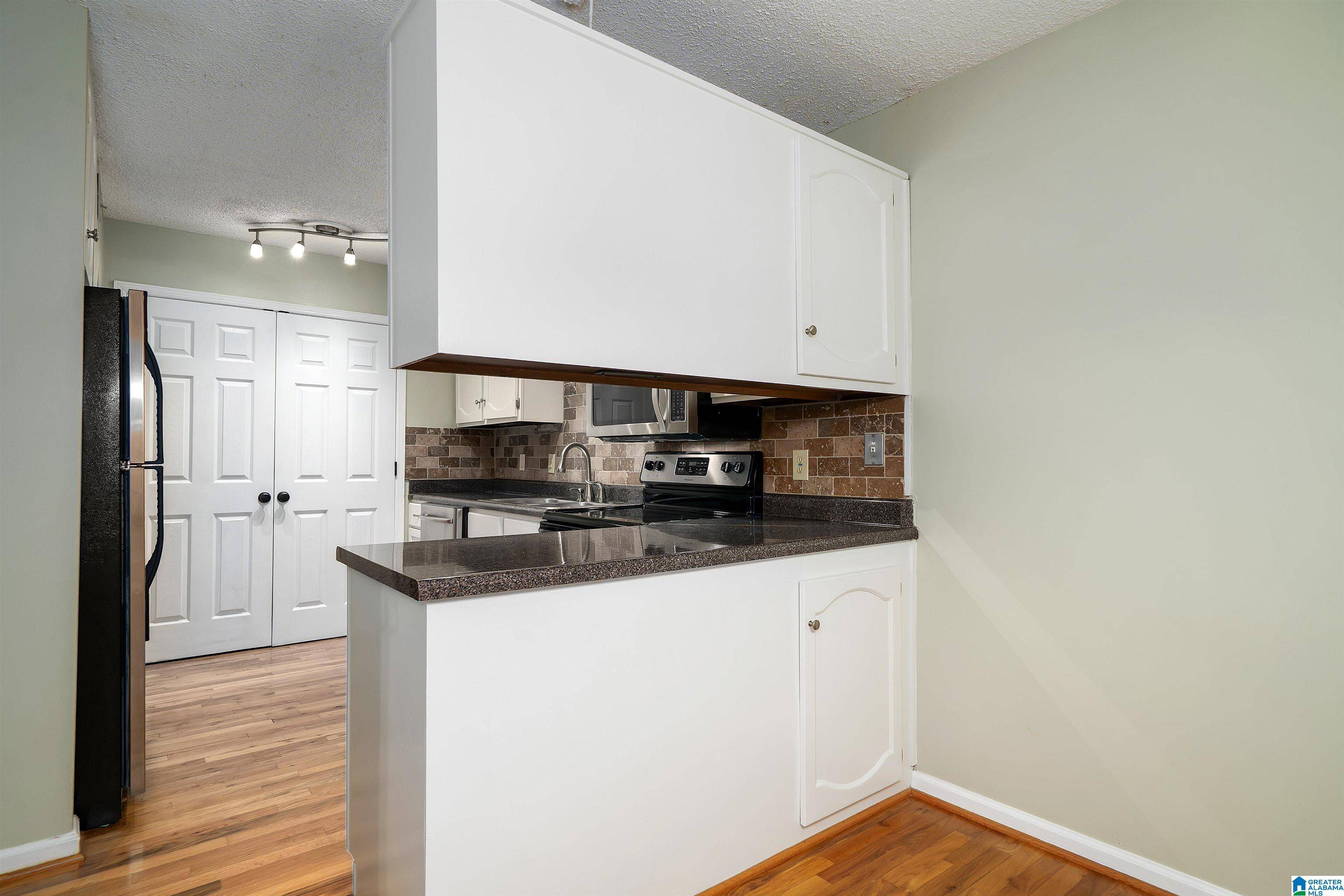 Vestavia Hills, AL 35243,140 WEST GREEN #140