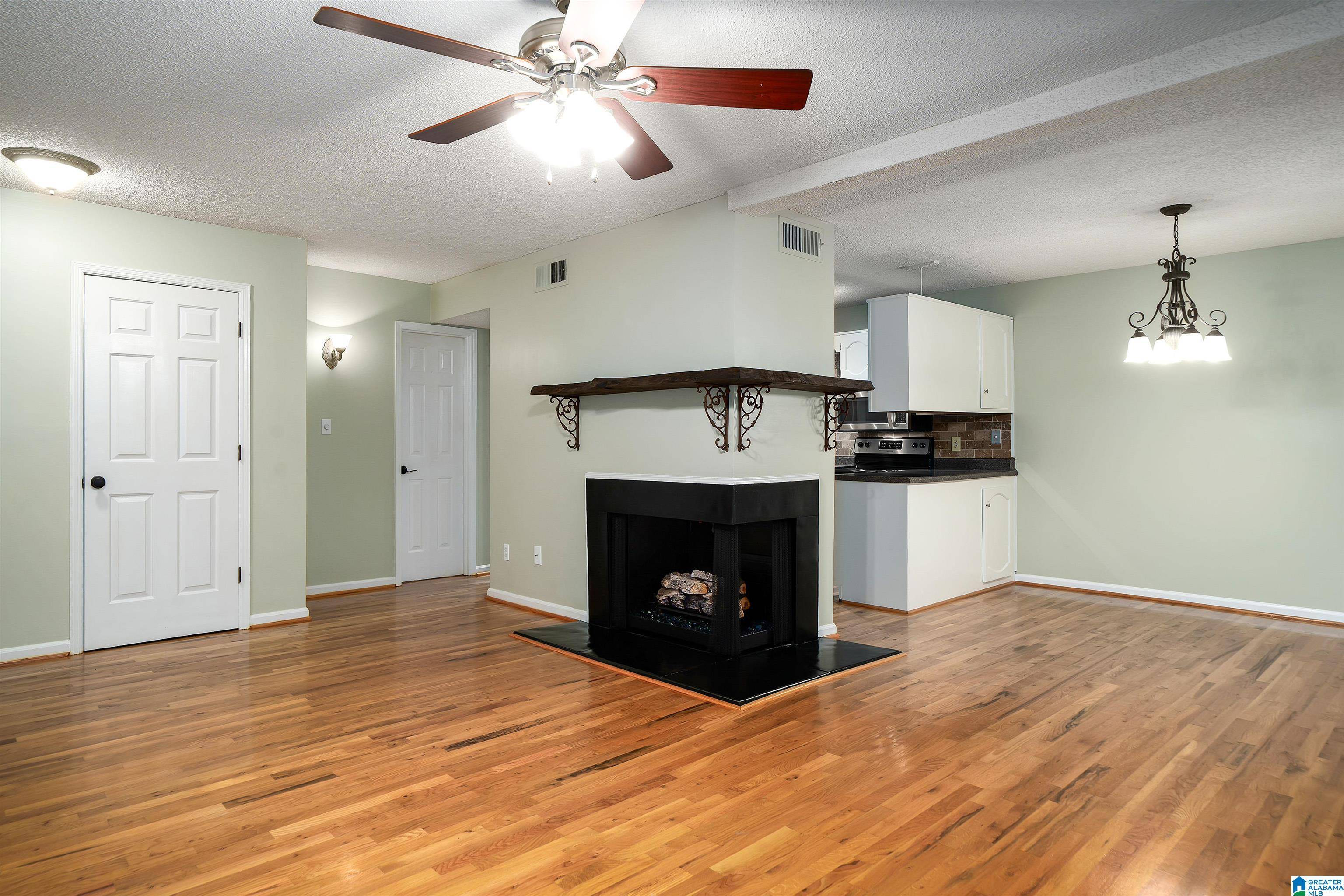 Vestavia Hills, AL 35243,140 WEST GREEN #140