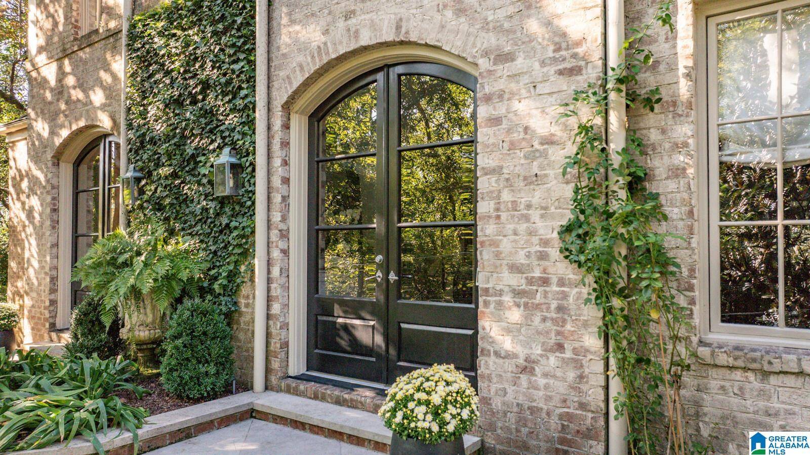 Mountain Brook, AL 35213,18 MEMORY LANE