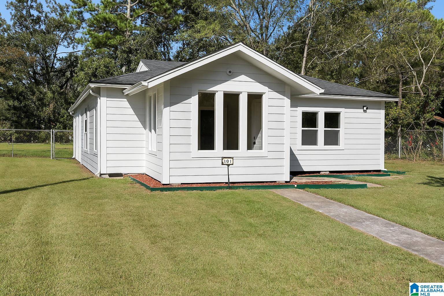 Bessemer, AL 35020,101 LIVINGSTON COURT