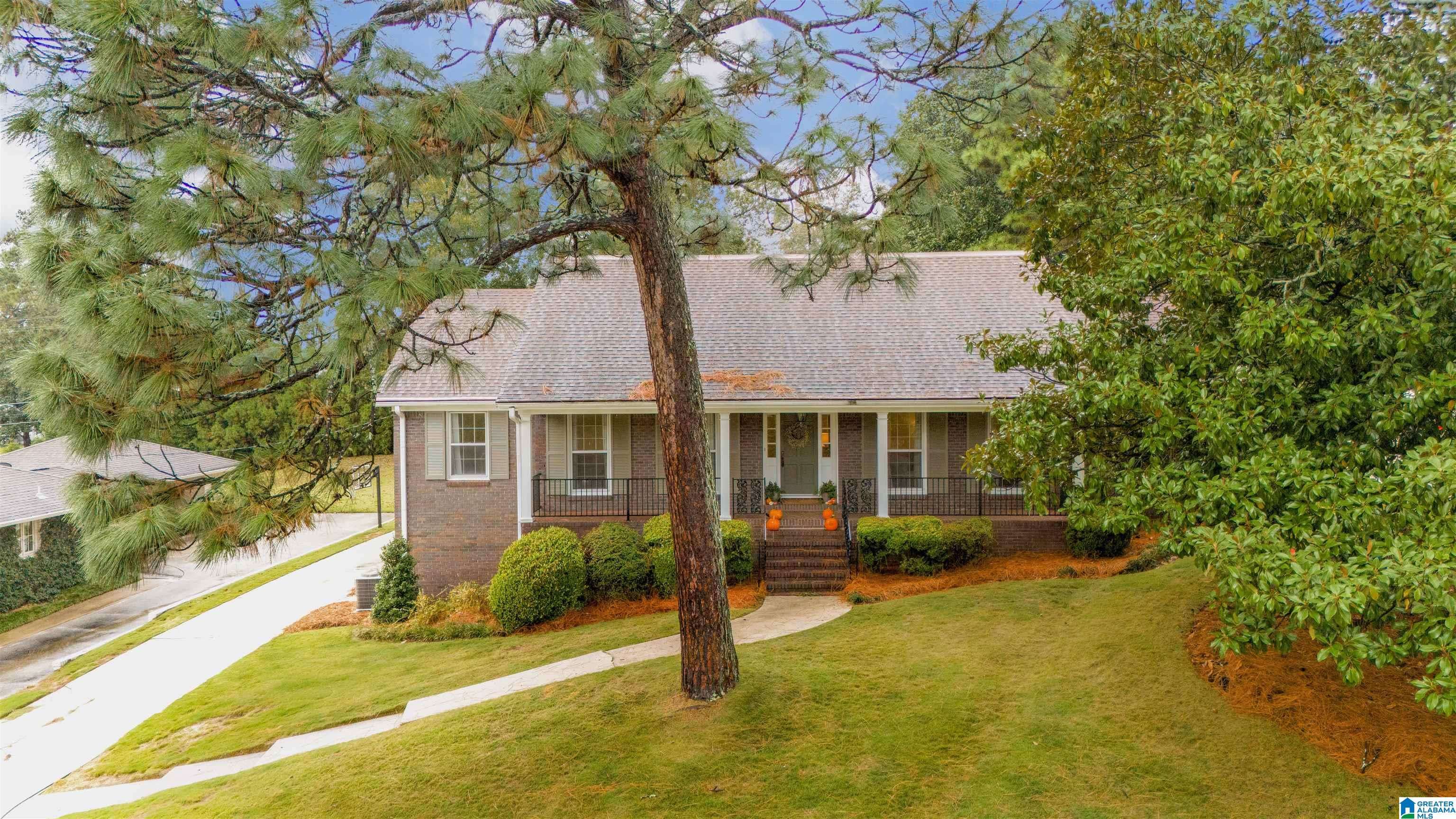 Vestavia Hills, AL 35216,1308 PARLIAMENT LANE