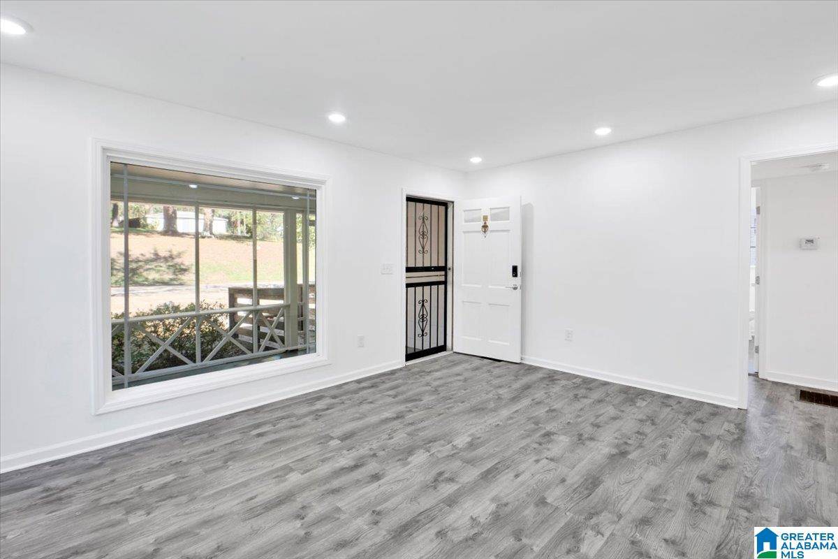 Midfield, AL 35228,915 8TH AVENUE