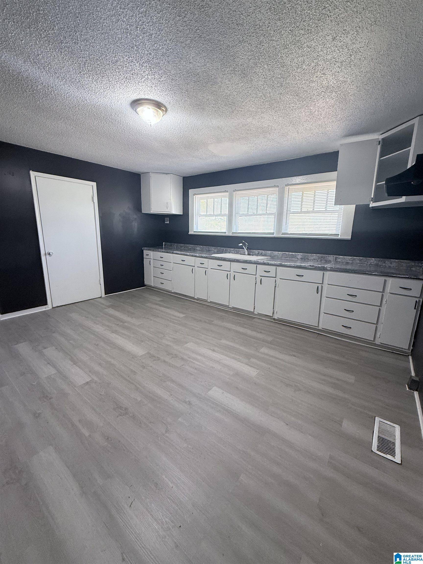 Birmingham, AL 35221,3316 PARK AVENUE SW