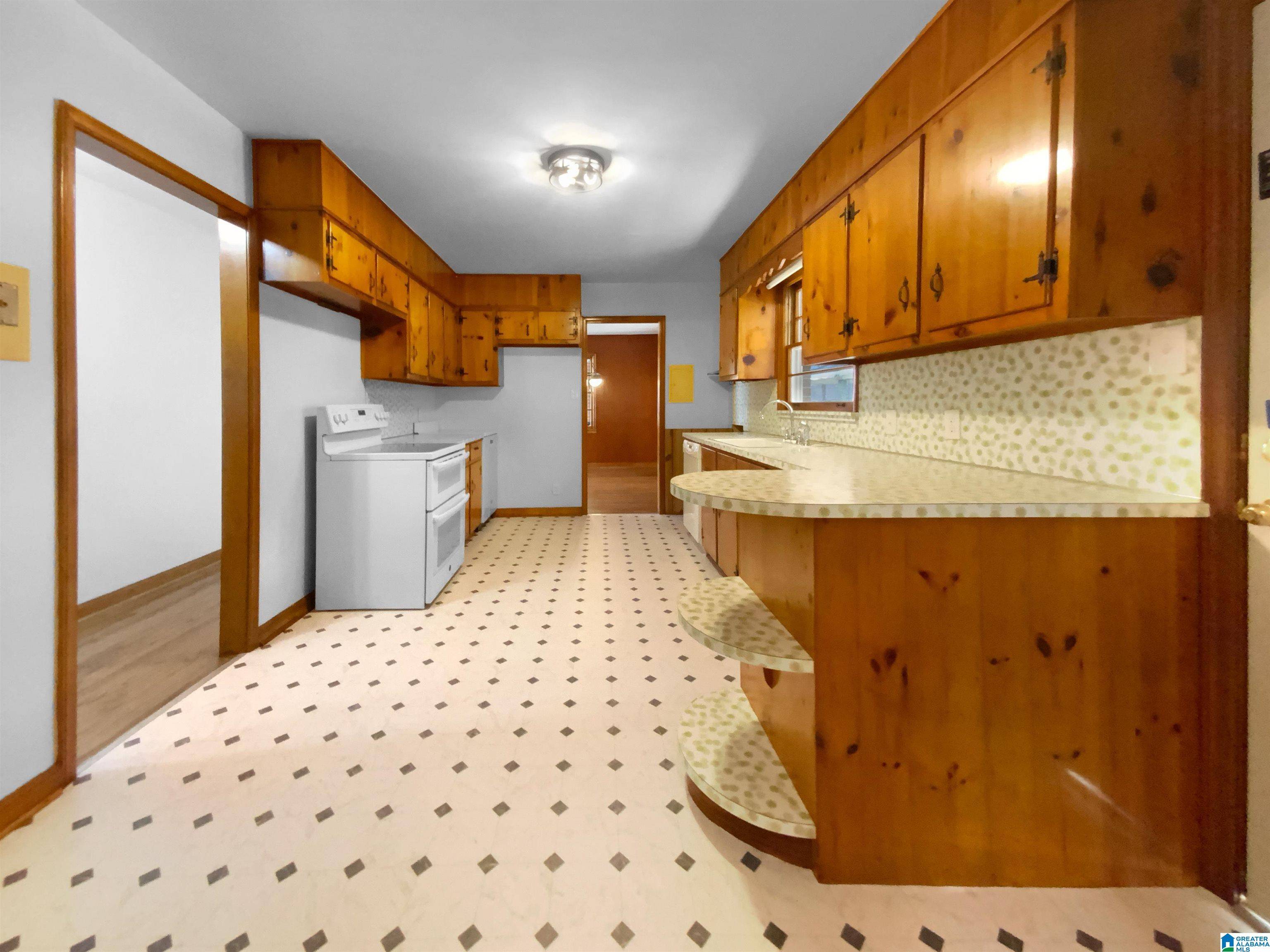 Hueytown, AL 35023,2032 SHADY LANE