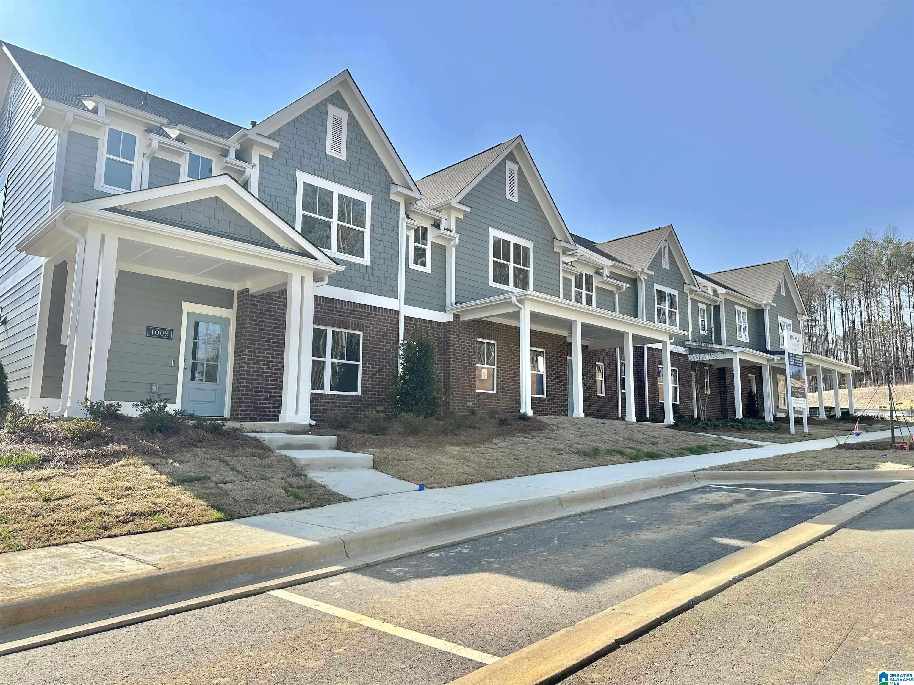 Leeds, AL 35094,1008 UNALI TOWNES LOOP