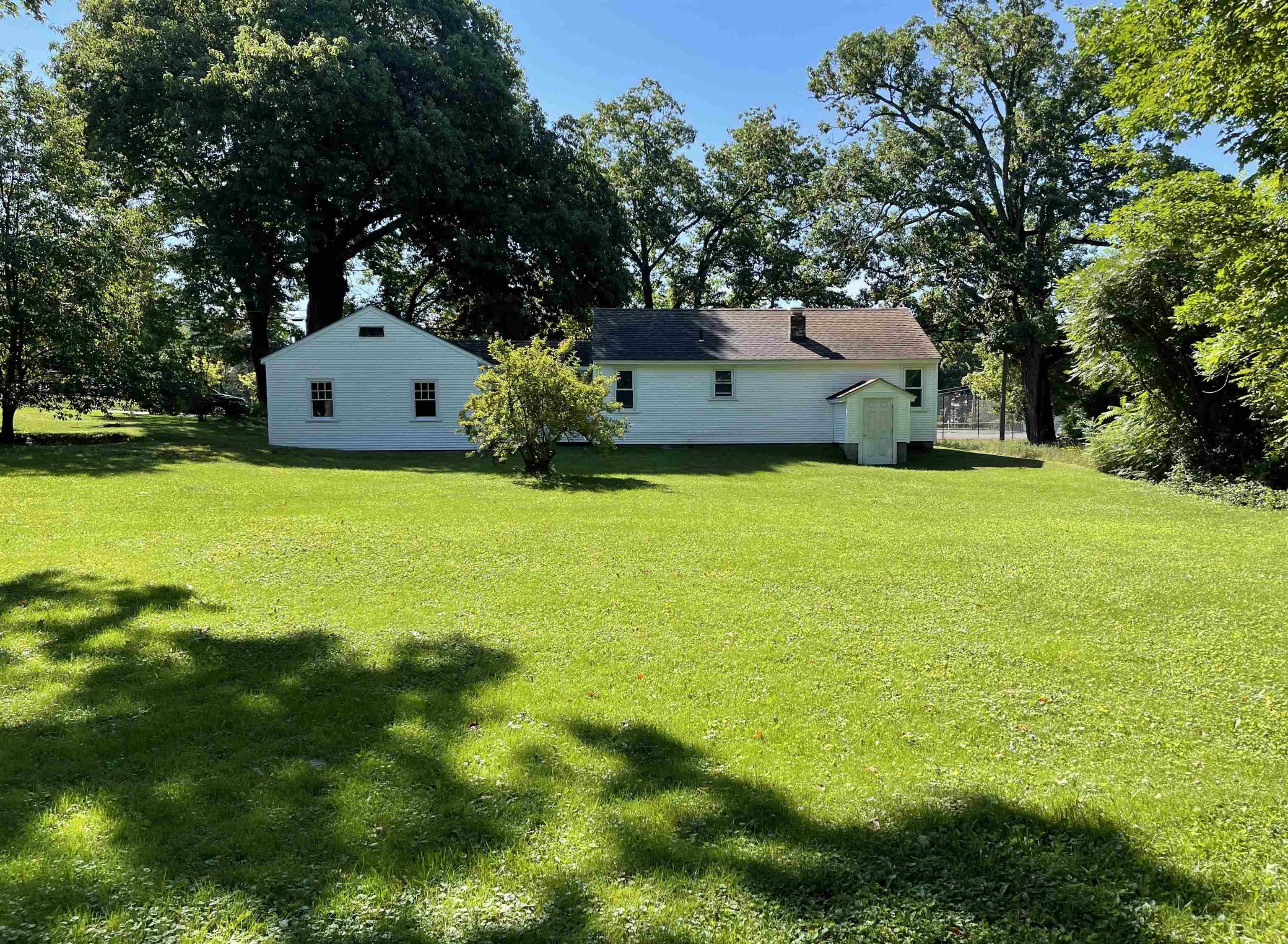 Laconia, NH 03246,19 Bell ST